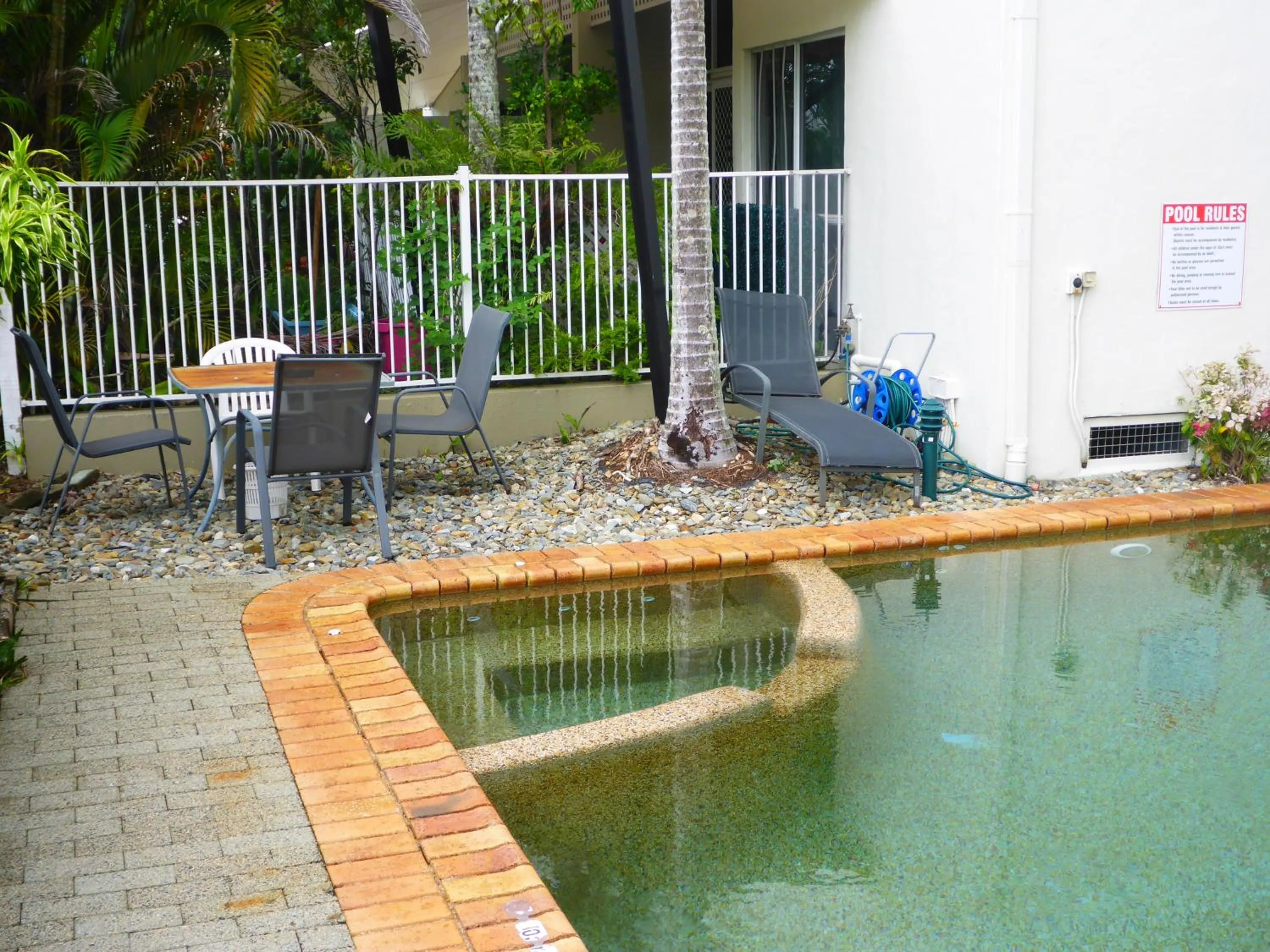 Swimming pool in Inner City Value