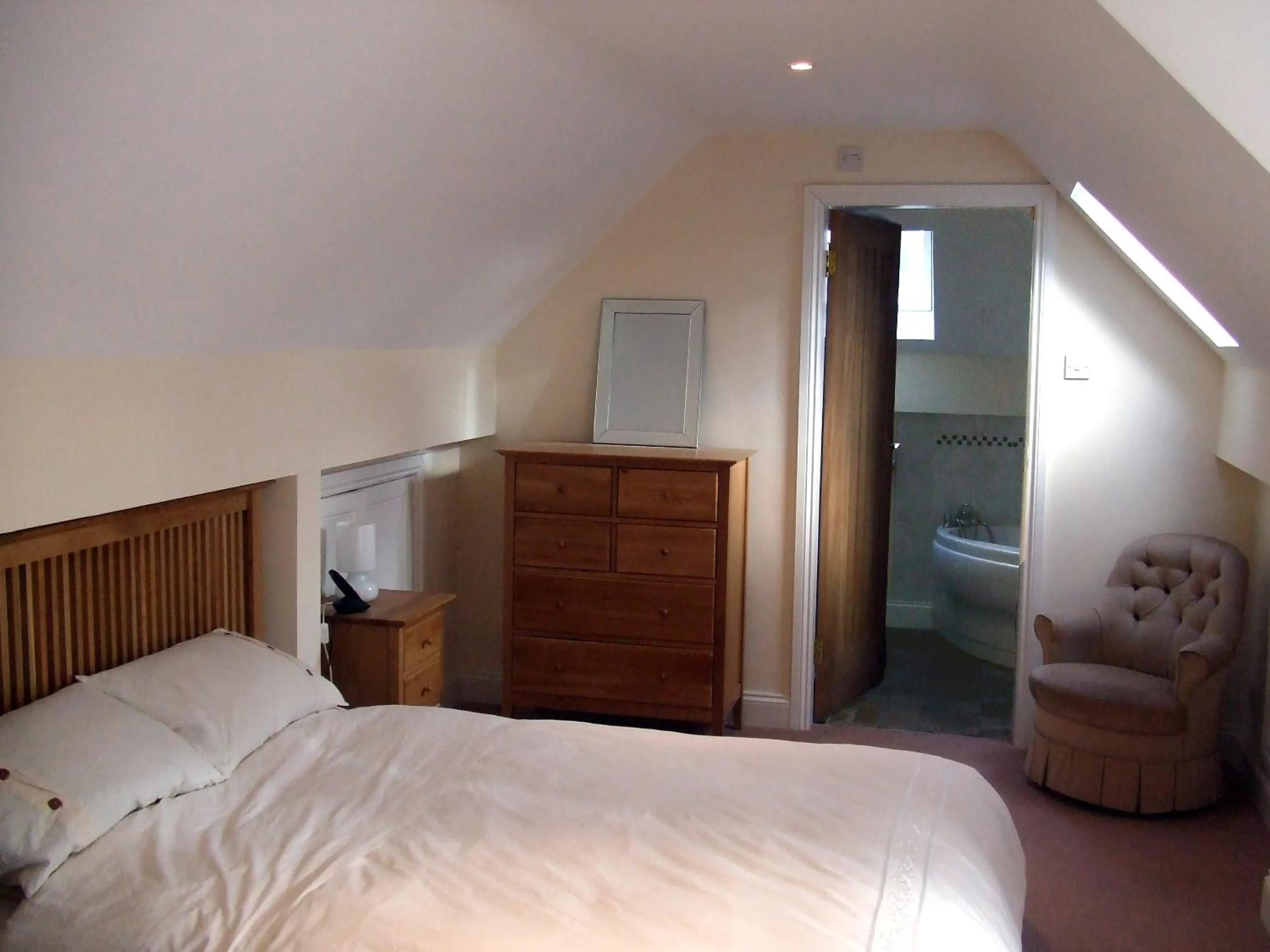 Bed in Tibbiwell Lodge