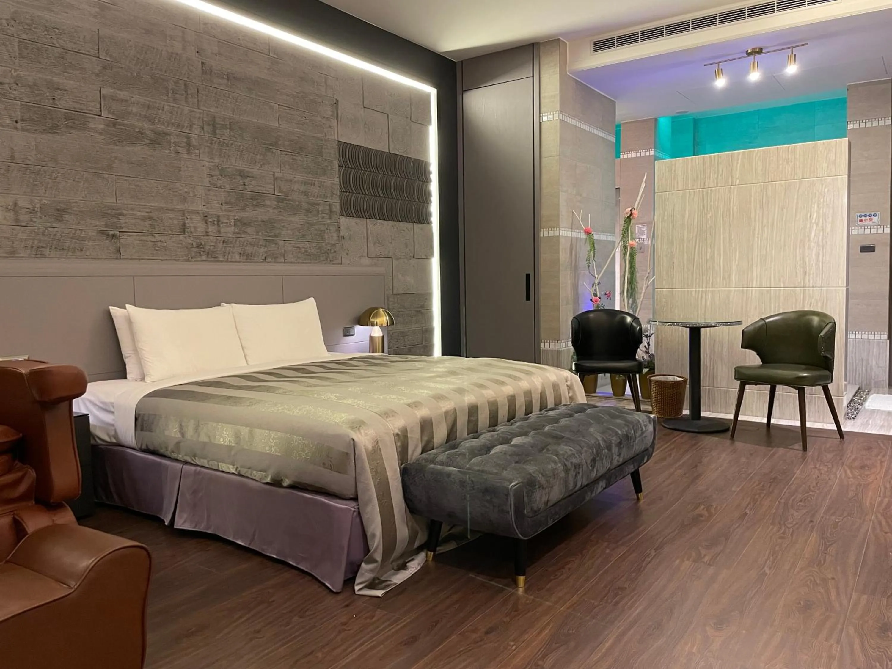 Bed in Purple Garden Motel