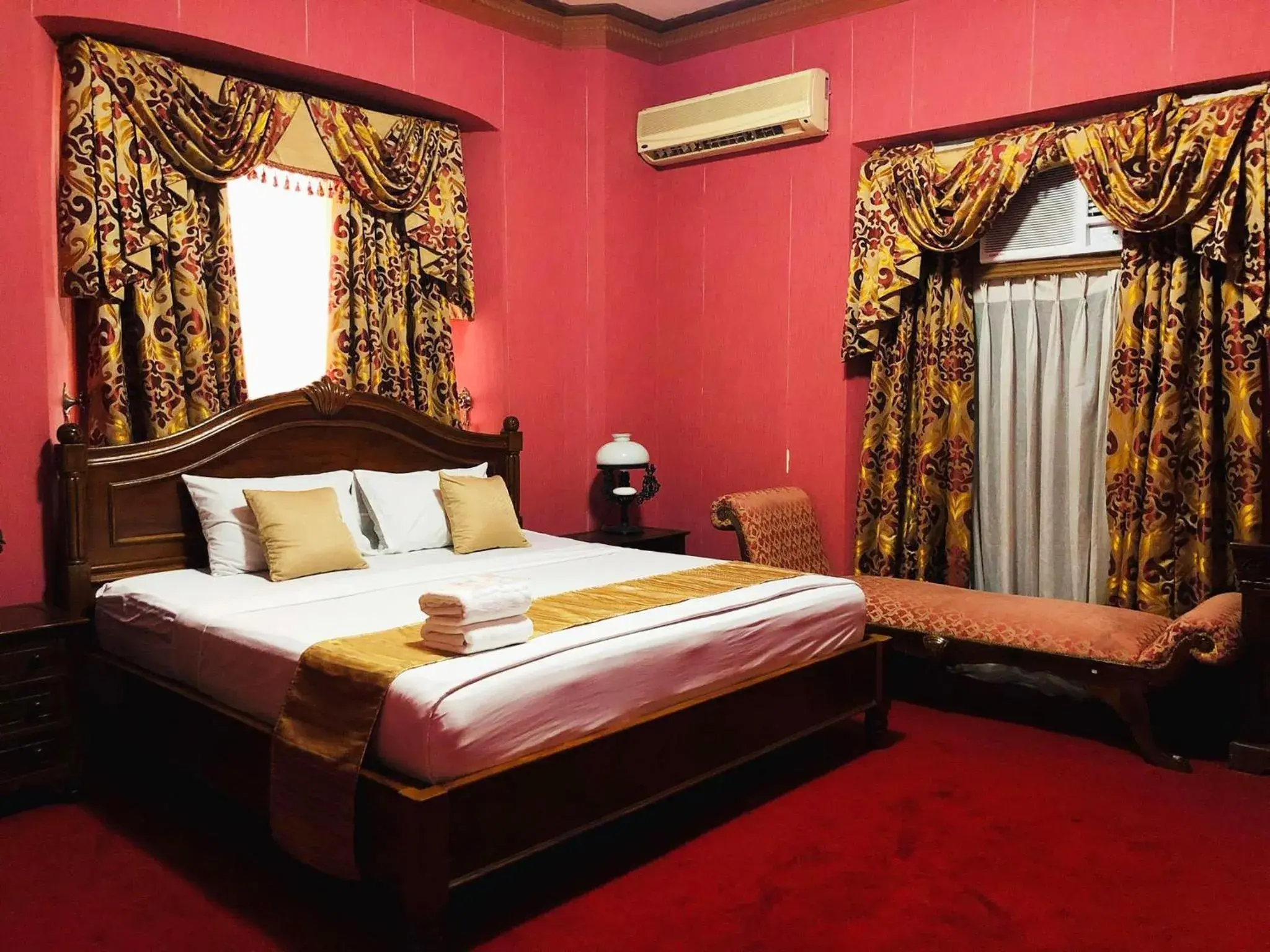 Deluxe Single Room in My Vigan Home Hotel Deluxe Single Room in My Vigan Home Hotel