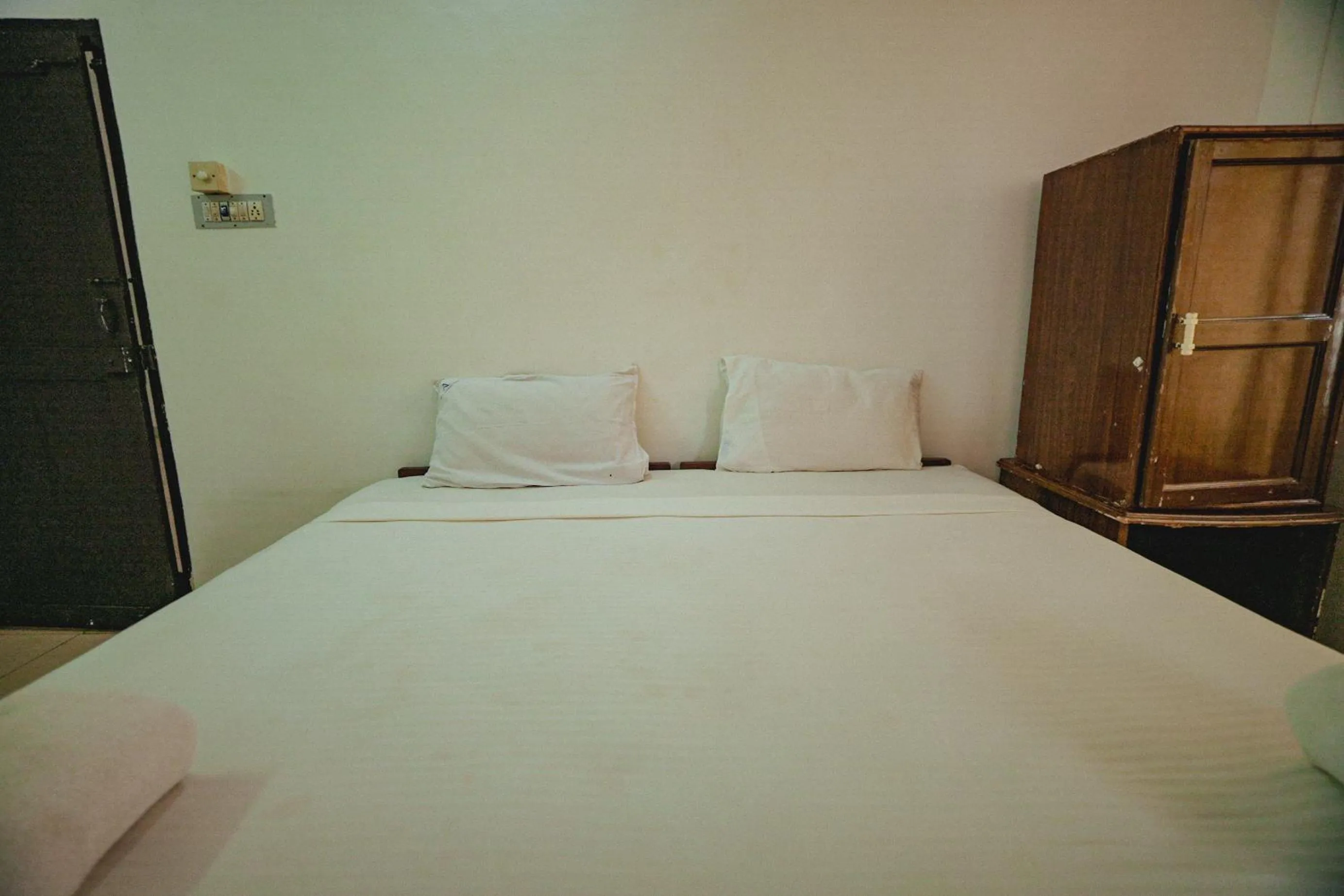 Bed in Raja Park Beach Resort