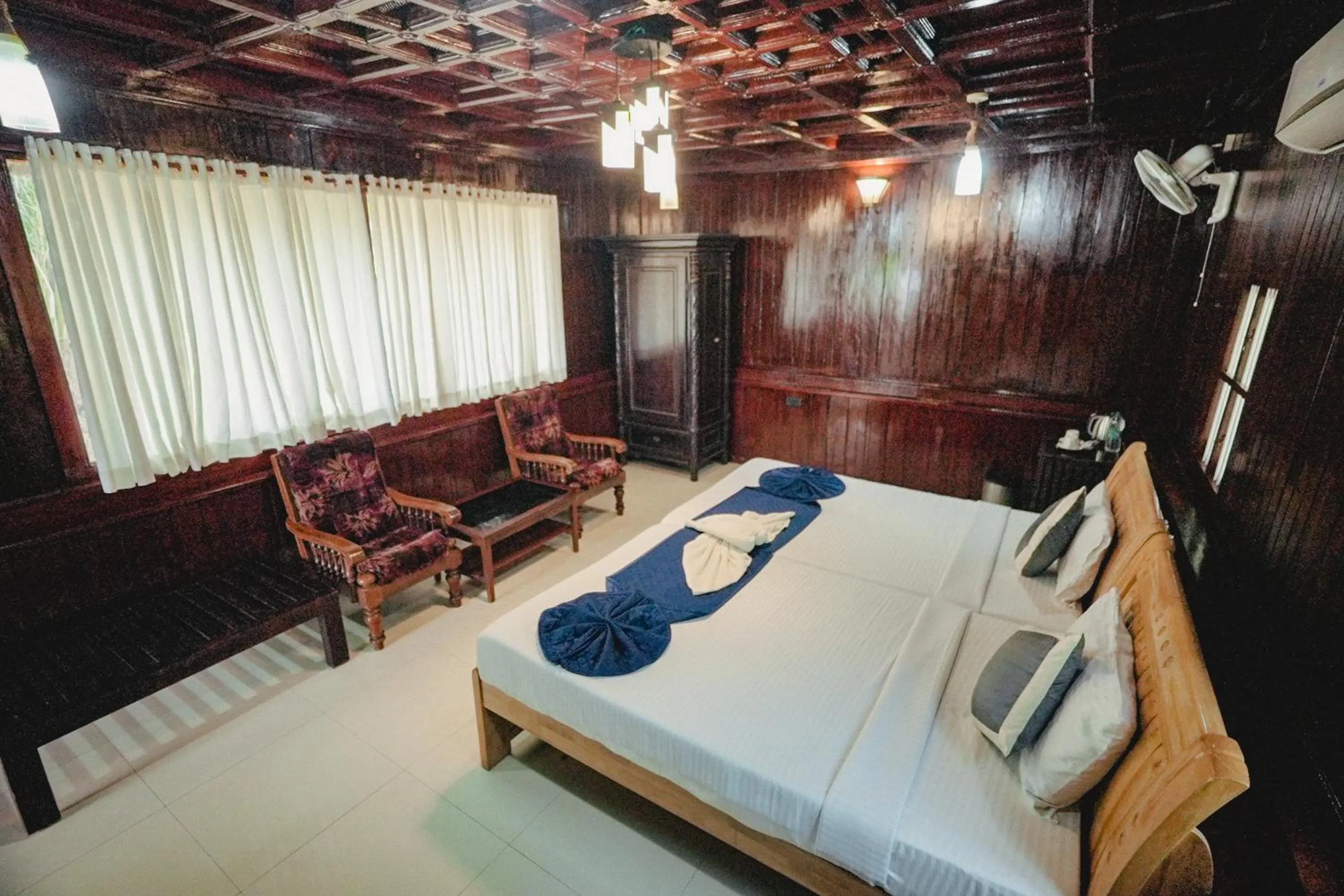 Bed in Raja Park Beach Resort