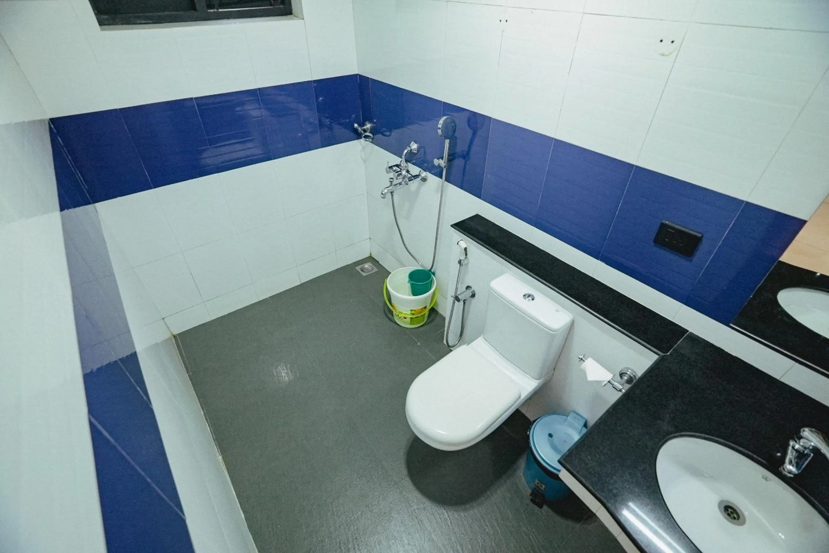 Toilet in Raja Park Beach Resort