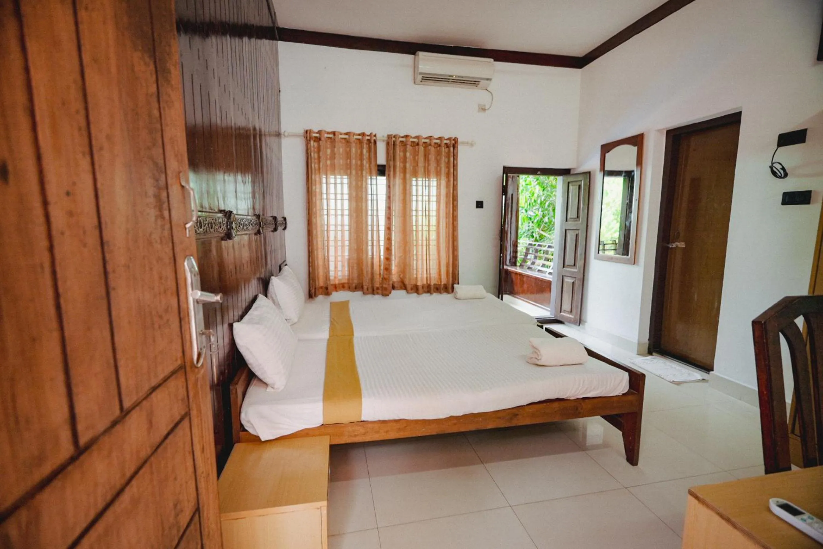 Bed in Raja Park Beach Resort