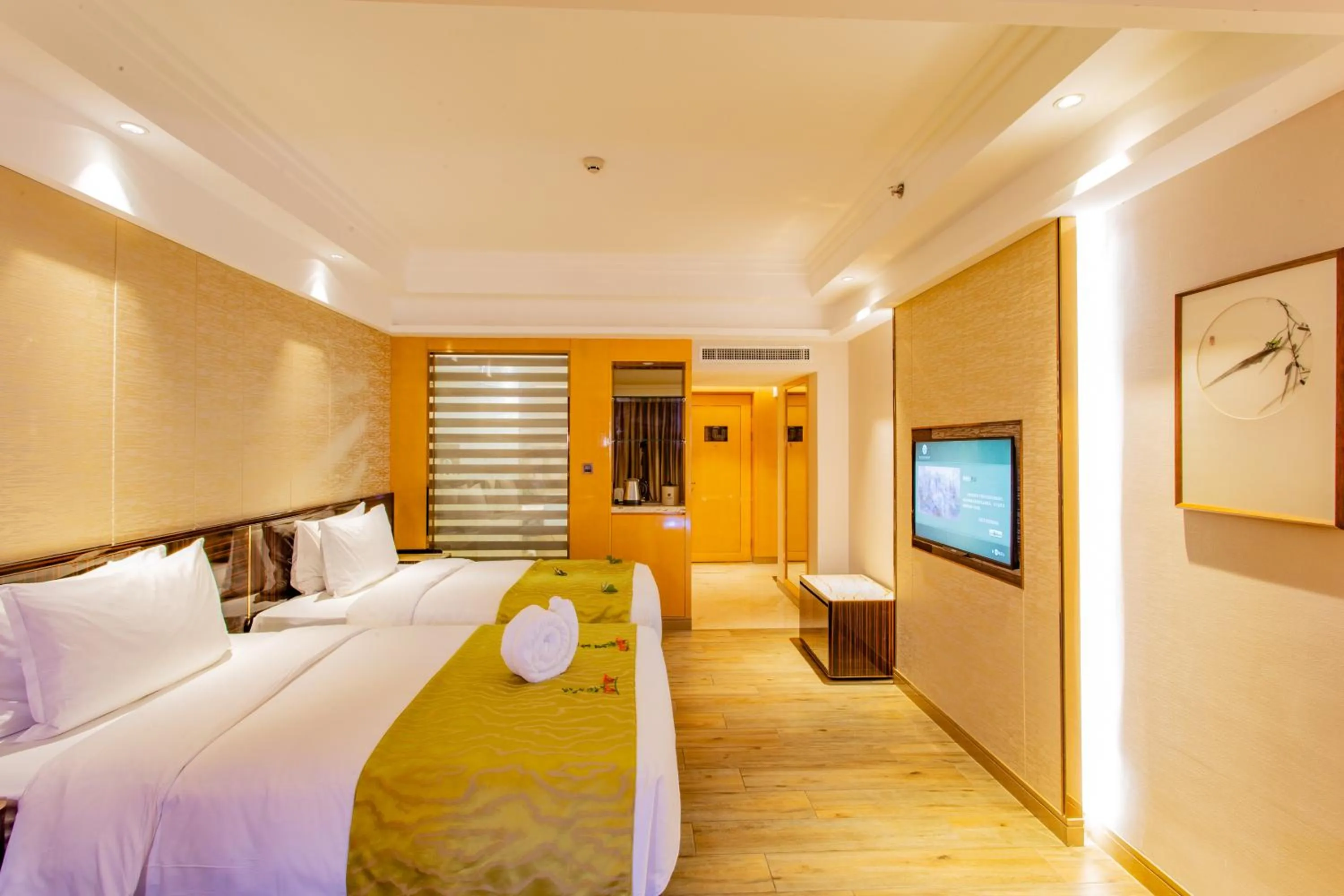 Photo of the whole room, Bed in YueXin Tomorrow Hotel Sanya