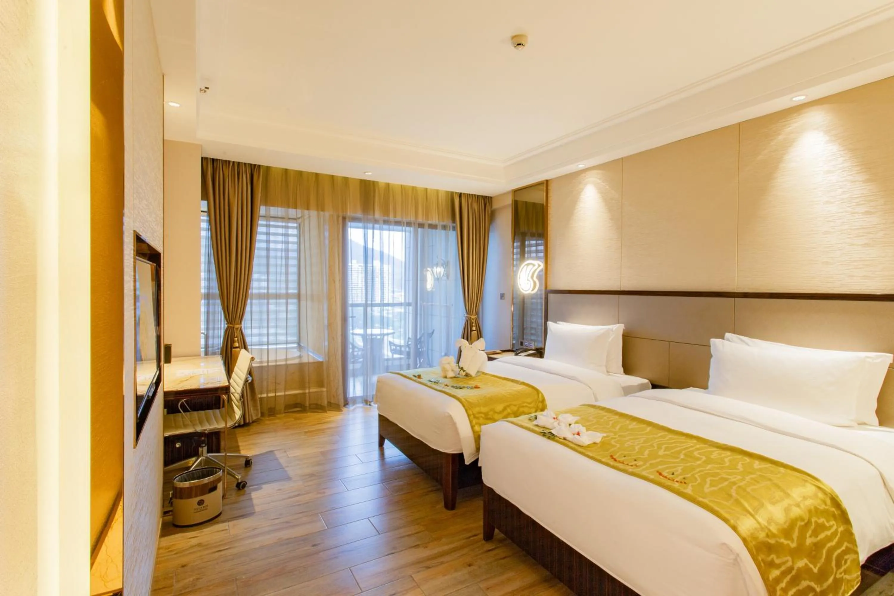 Photo of the whole room, Bed in YueXin Tomorrow Hotel Sanya