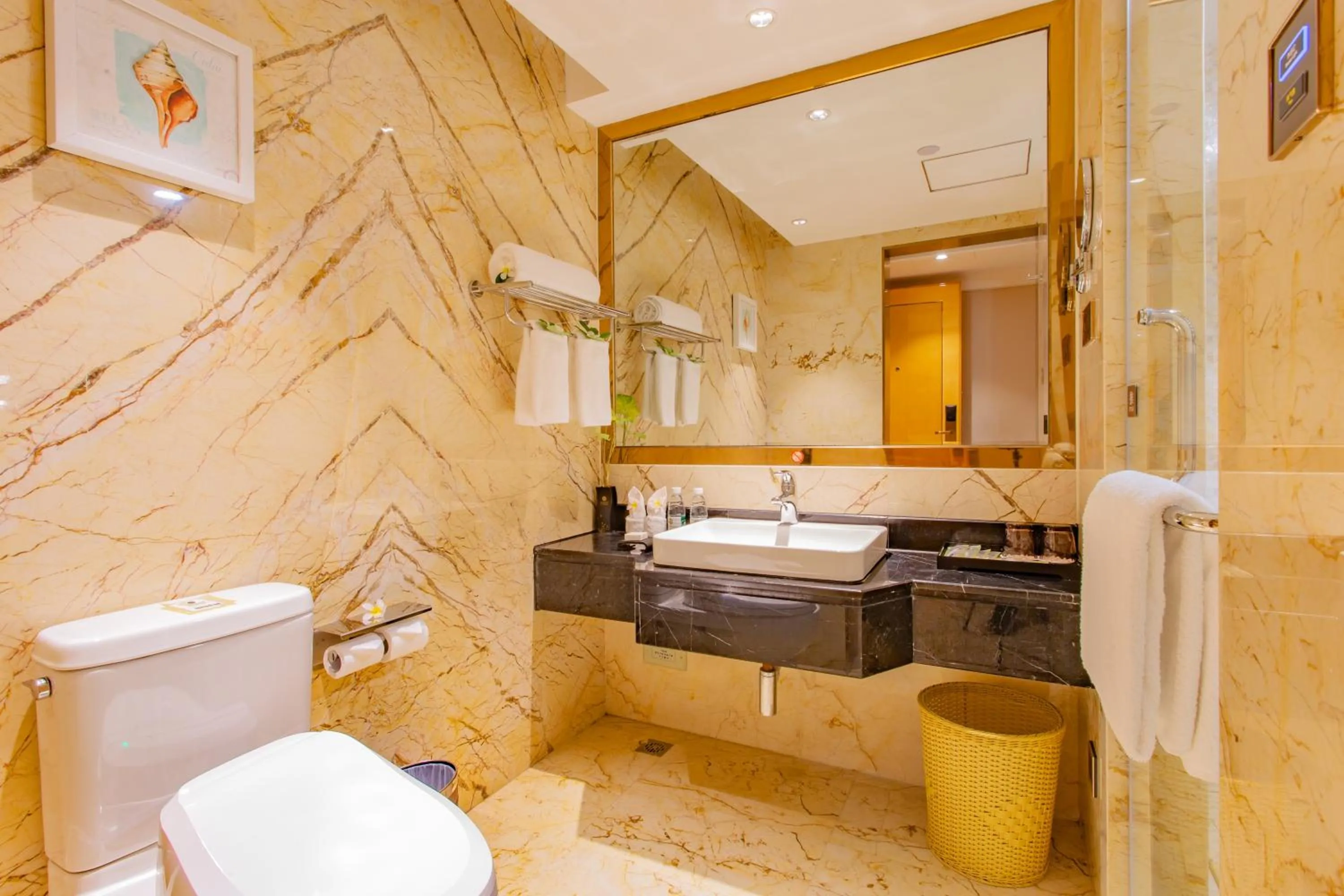 Bathroom in YueXin Tomorrow Hotel Sanya