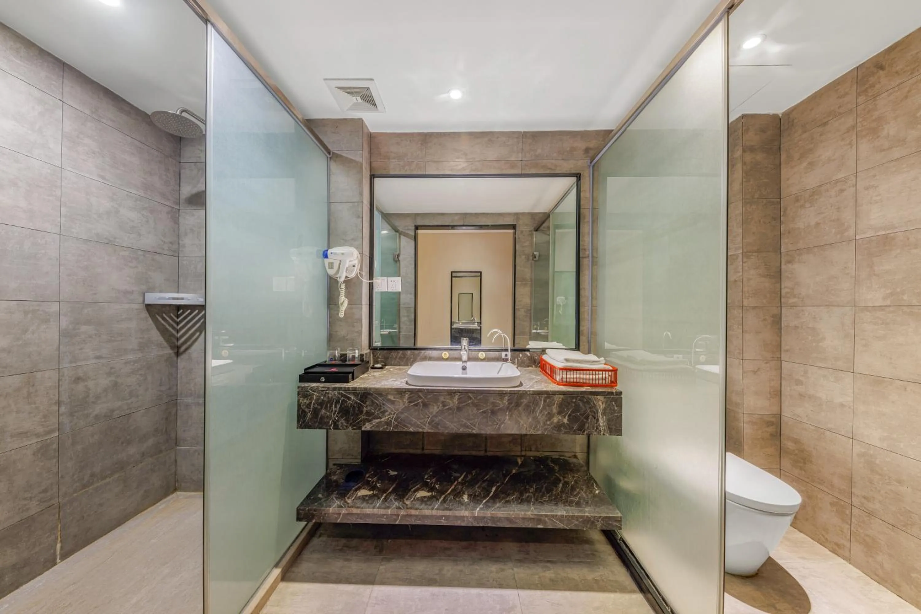 Shower in Guangzhou Hongcheng Hotel