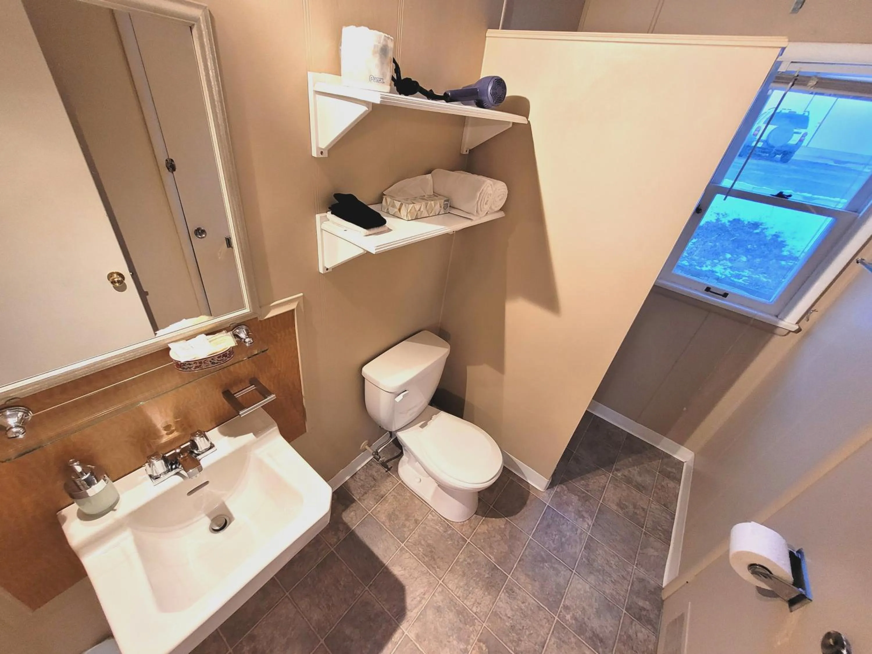 Shower in Lido Motel