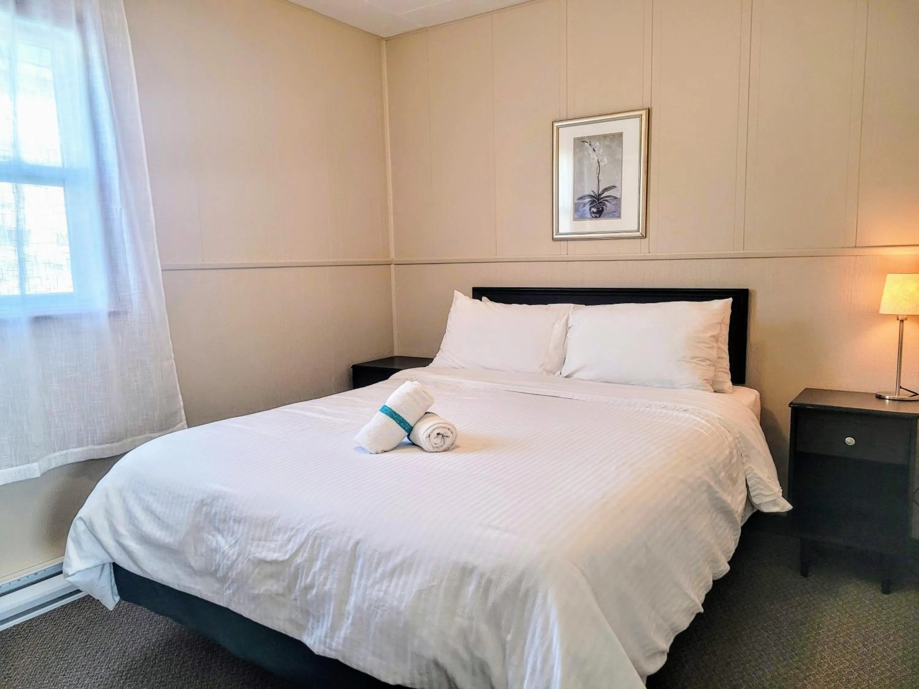 Bedroom in Lido Motel