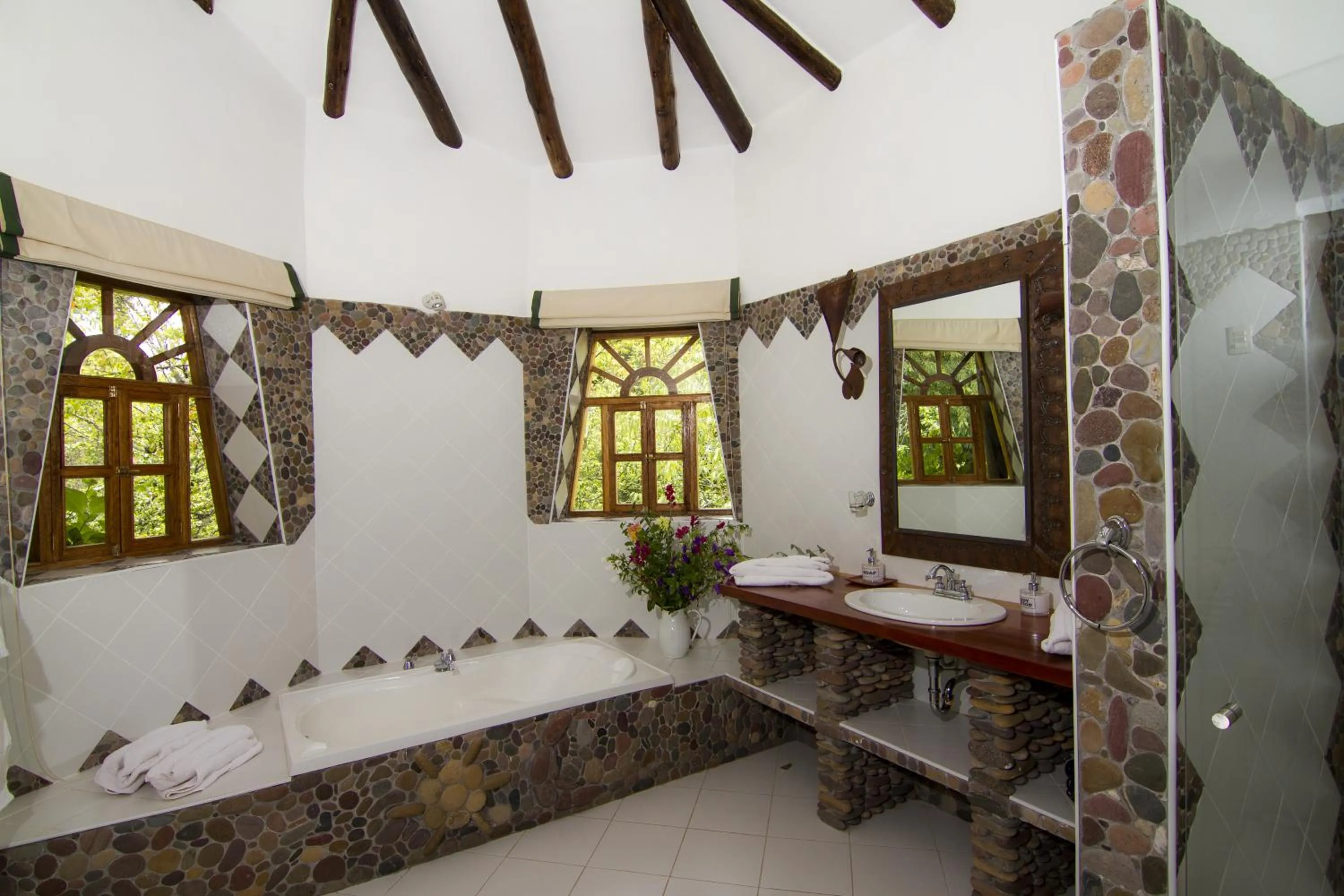 Shower in Las Casitas del Arco Iris