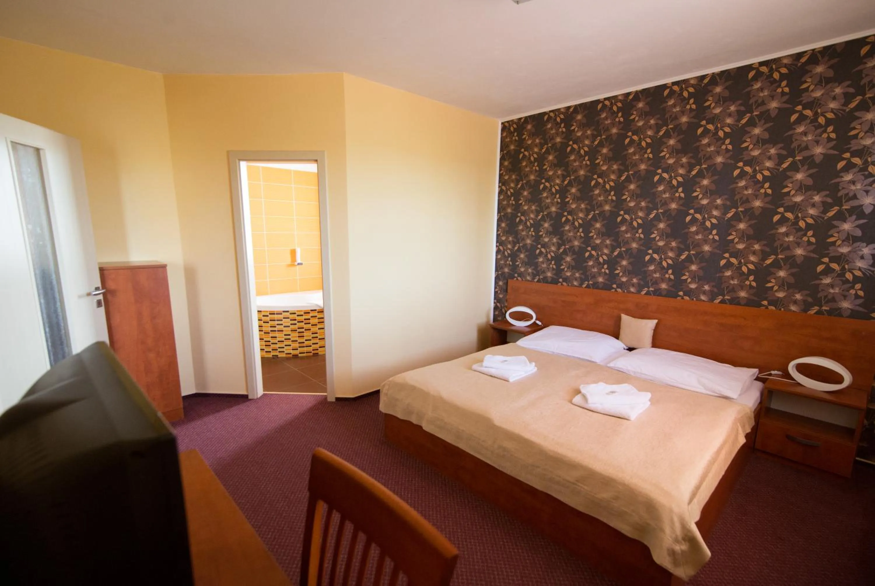 Bedroom, Bed in Hotel Olympionik