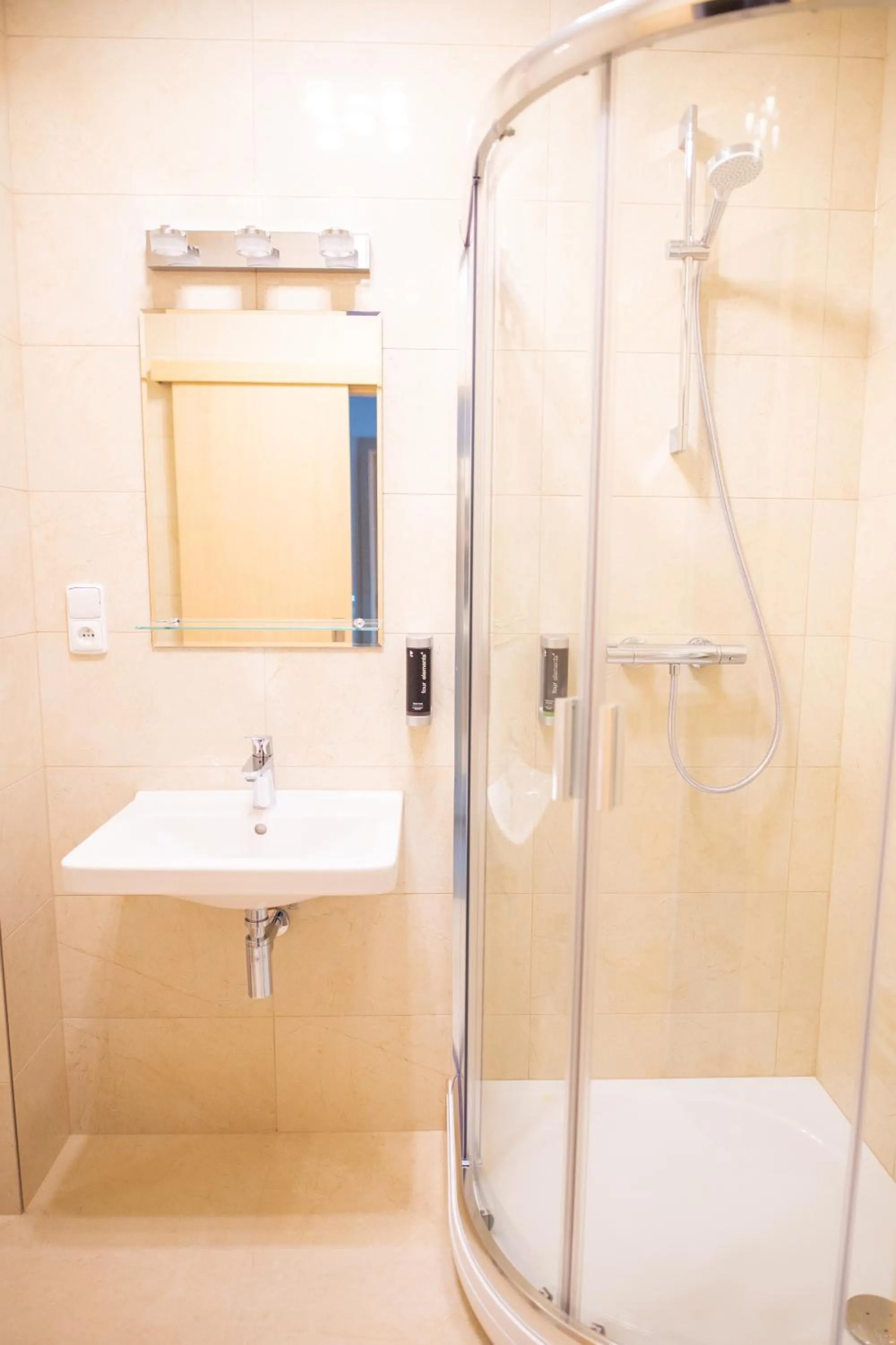 Shower in Hotel Olympionik