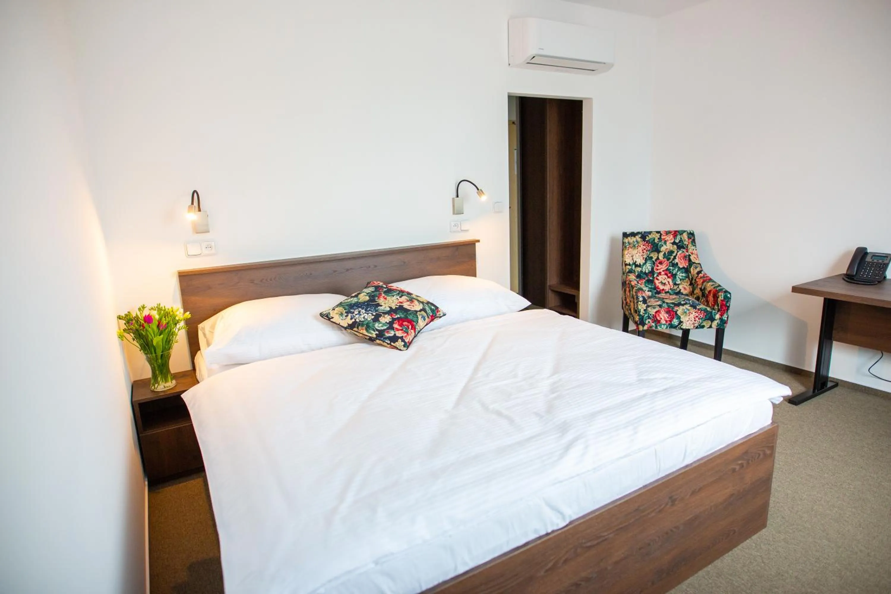 Bed in Hotel Olympionik