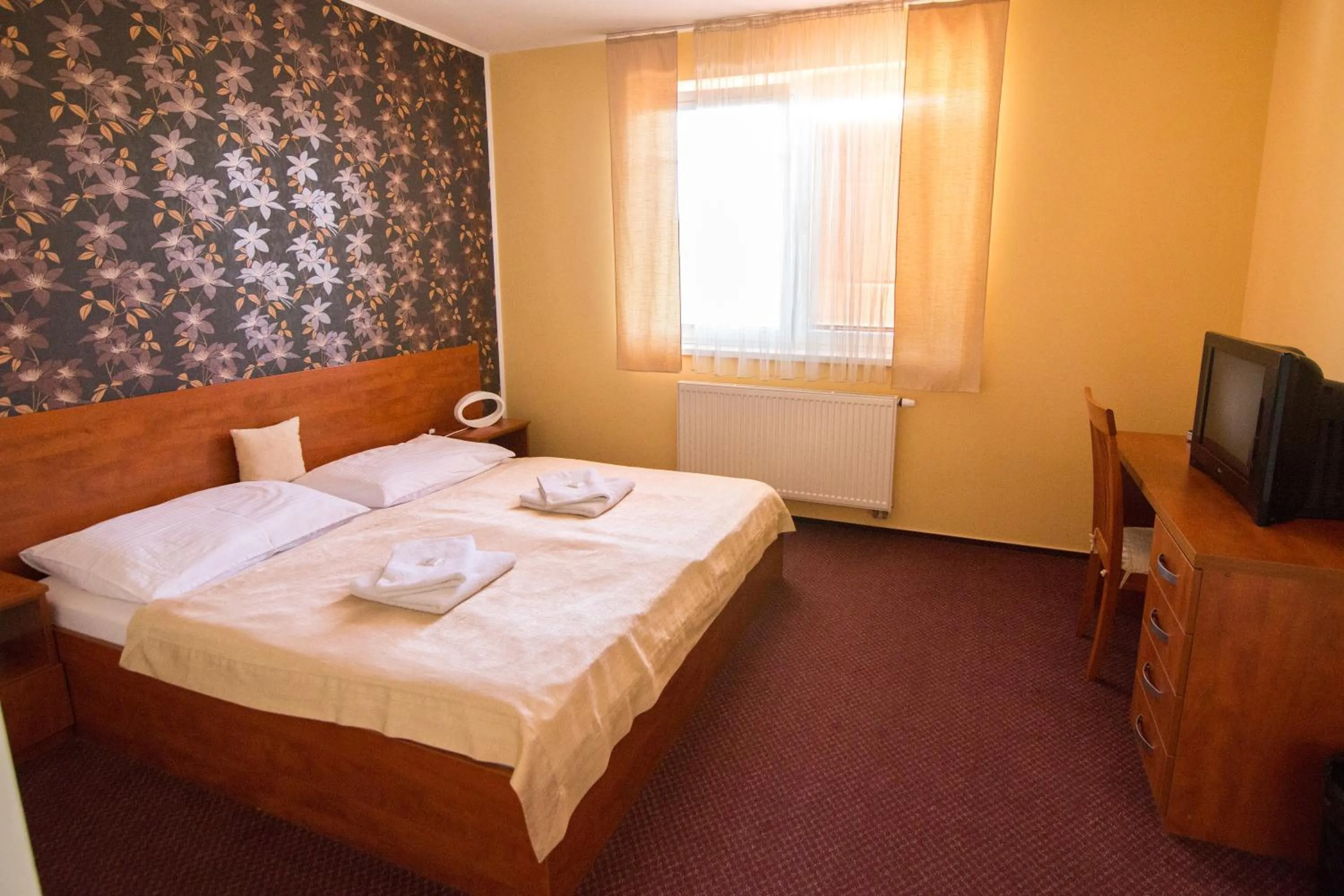 Bedroom, Bed in Hotel Olympionik