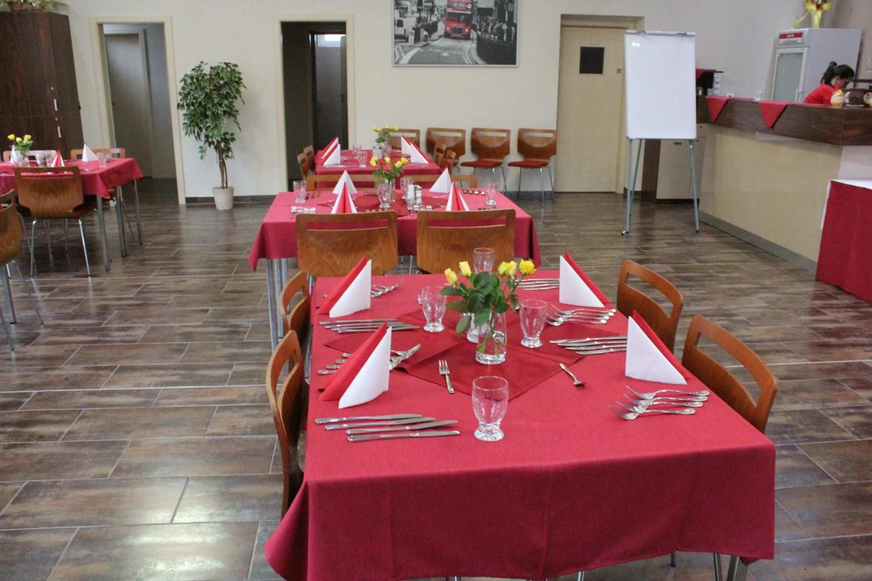 Restaurant/places to eat in Hotel Olympionik