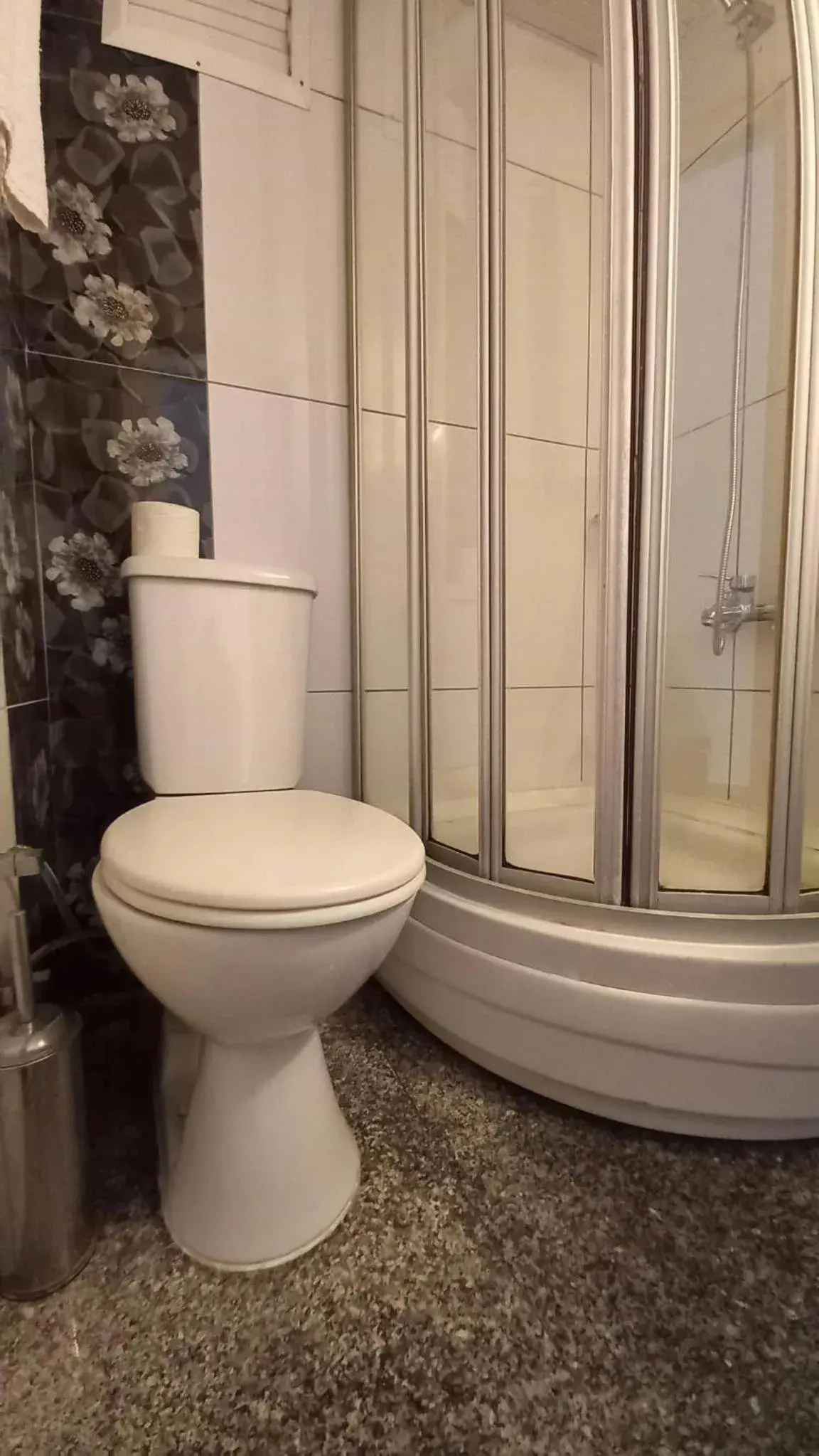 Shower, Bathroom in Atalla Hotel