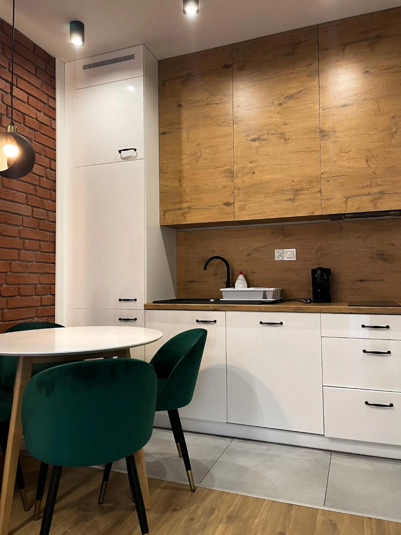 Kitchen or kitchenette in Absynt Hostel Wrocław