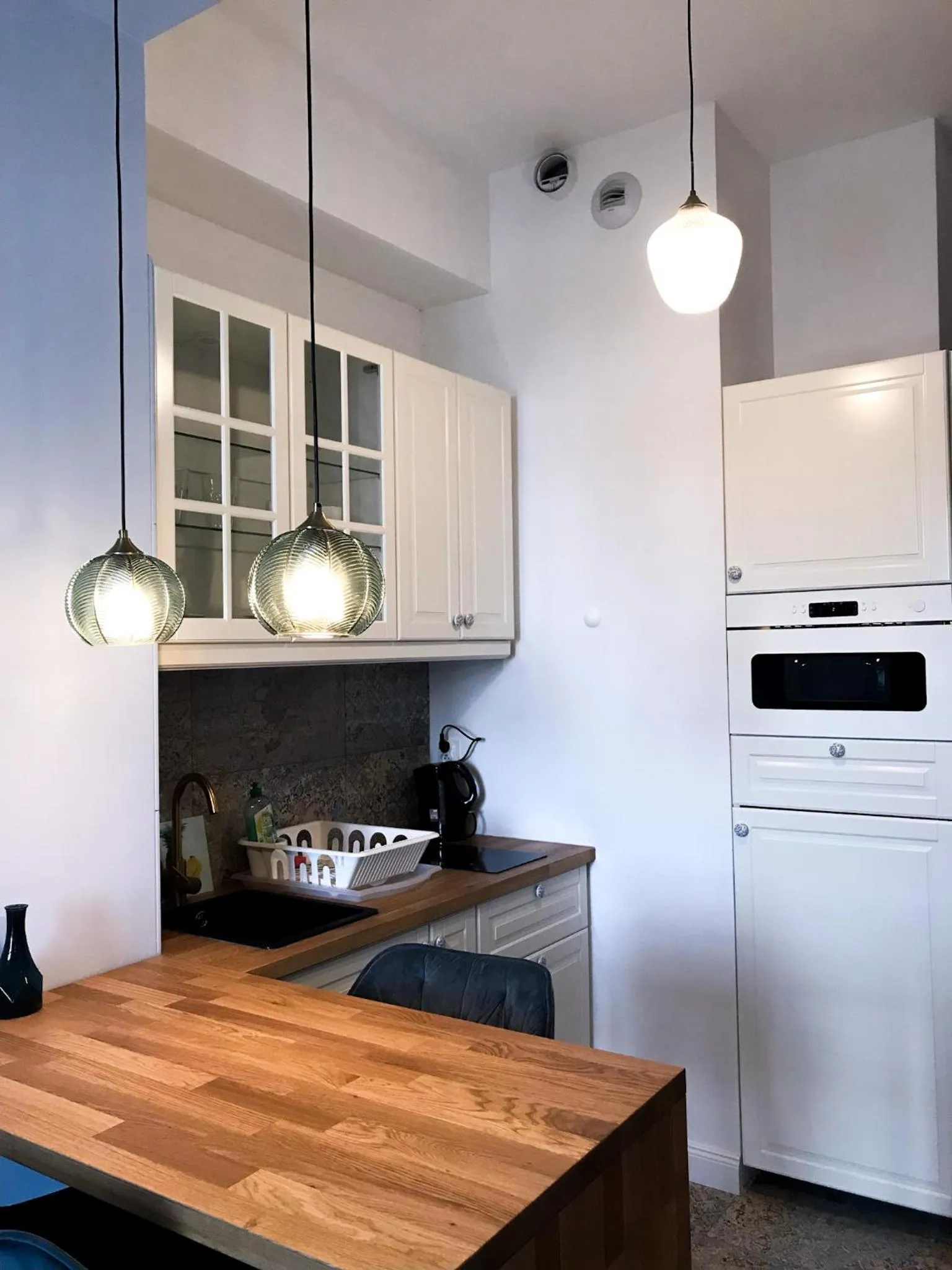 Kitchen or kitchenette in Absynt Hostel Wrocław