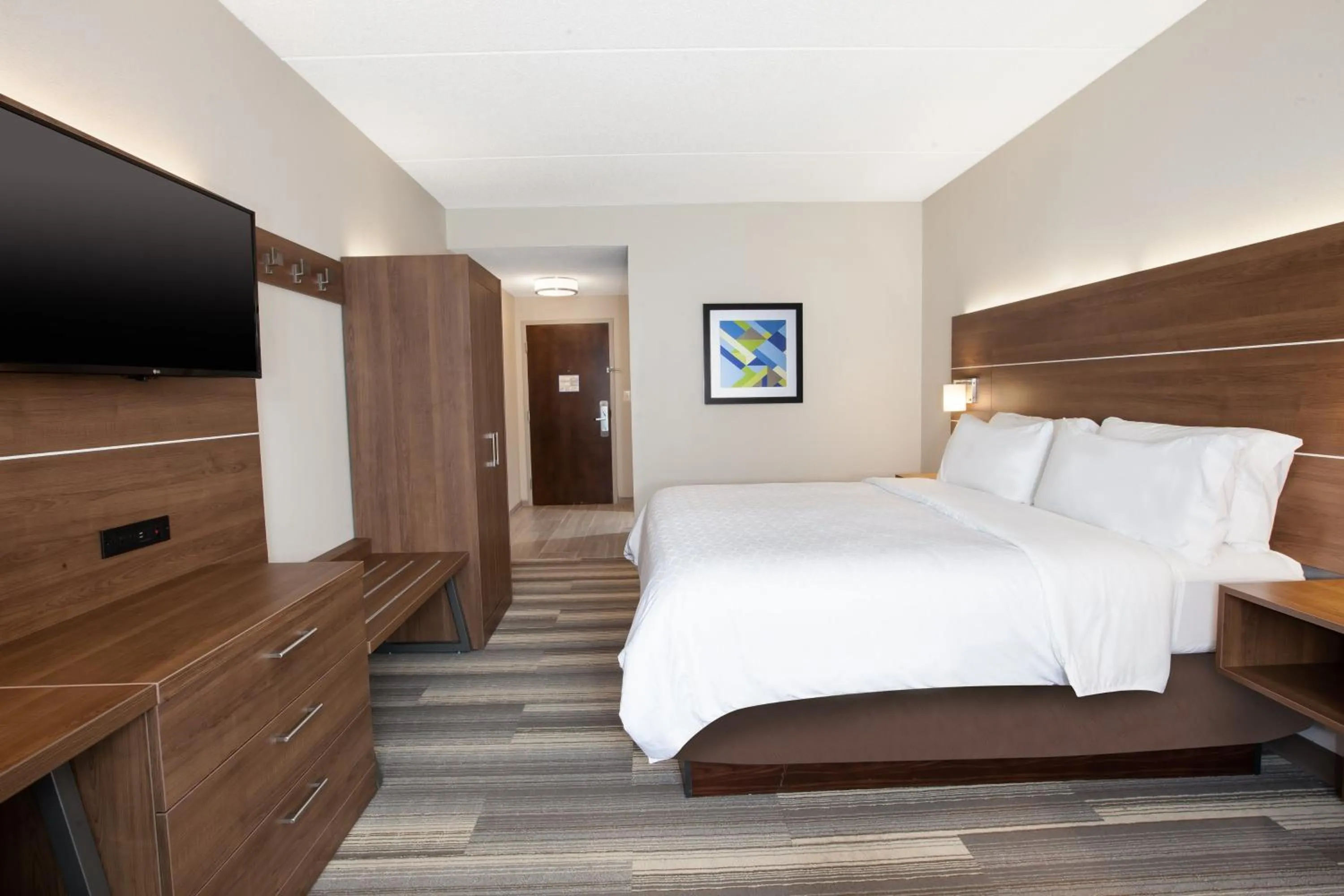 Photo of the whole room, Bed in Holiday Inn Express Hotel & Suites Warrenton by IHG
