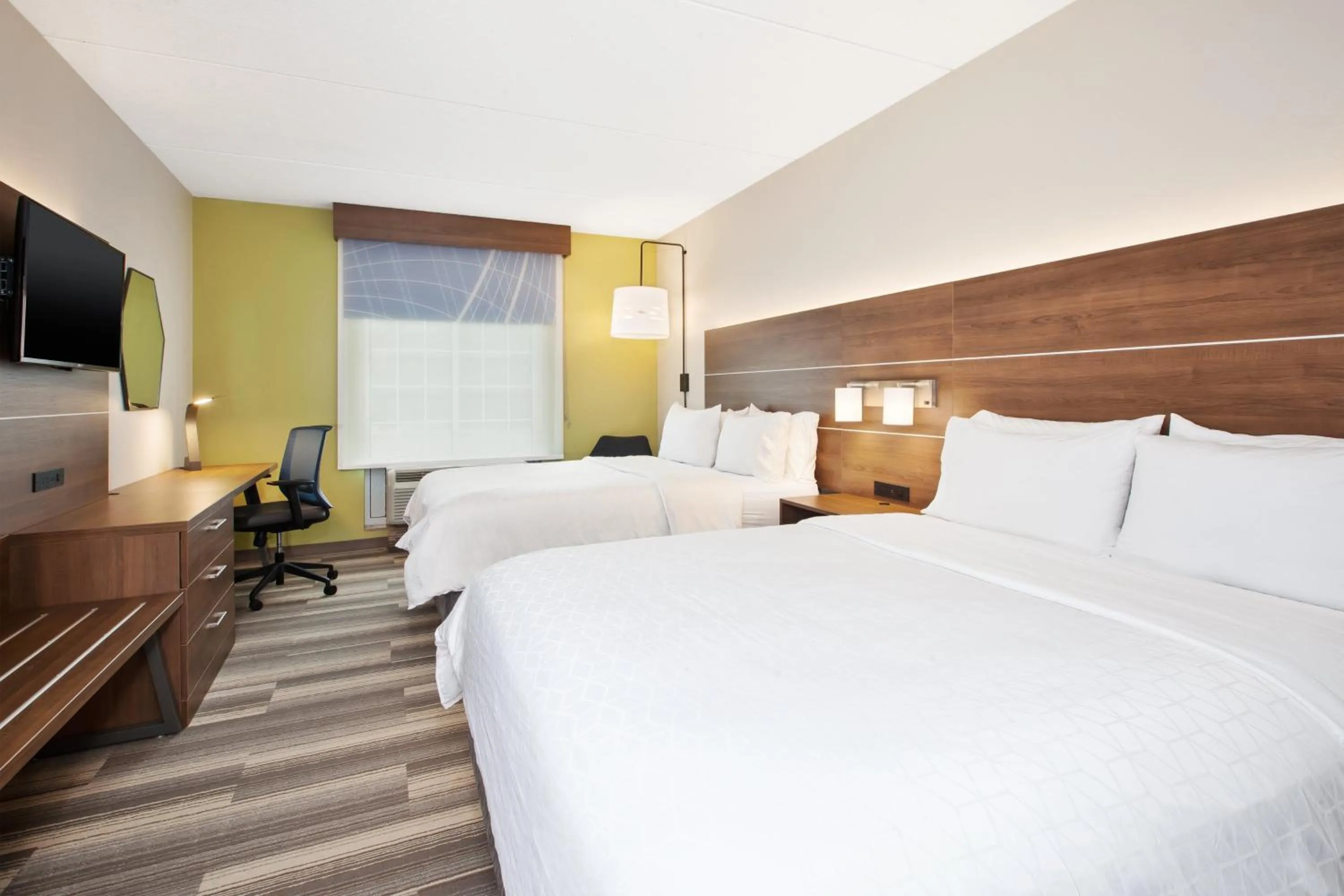 Photo of the whole room, Bed in Holiday Inn Express Hotel & Suites Warrenton by IHG
