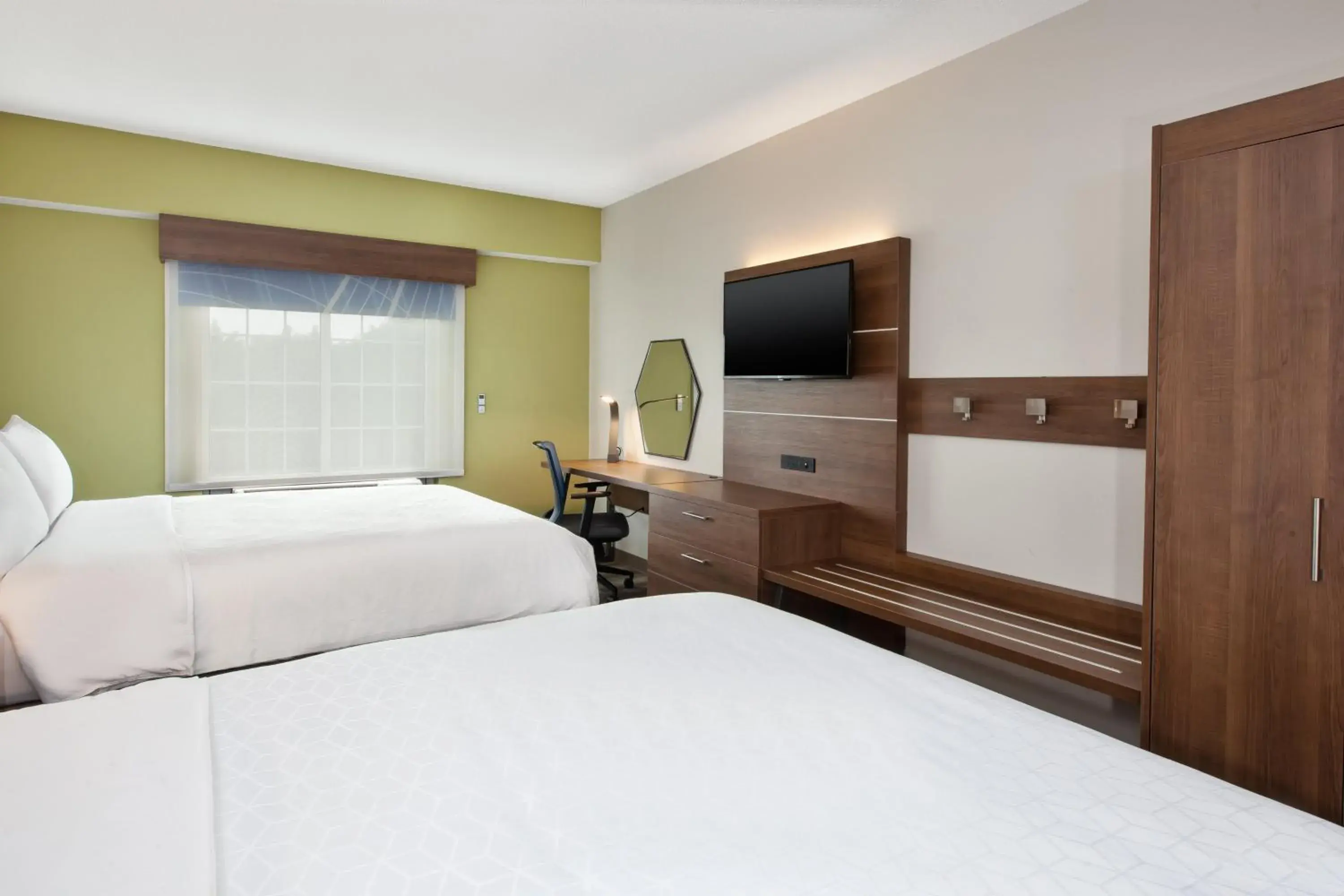 Standard Queen Room with Two Queen Beds in Holiday Inn Express Hotel & Suites Warrenton by IHG Standard Queen Room with Two Queen Beds in Holiday Inn Express Hotel & Suites Warrenton by IHG