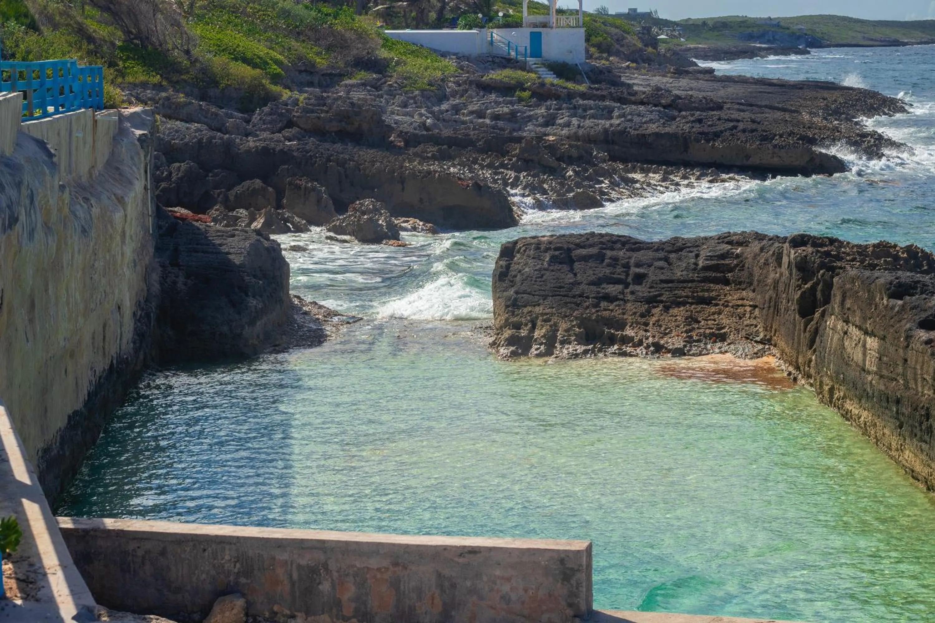 Swimming pool in Stella Maris Resort Club