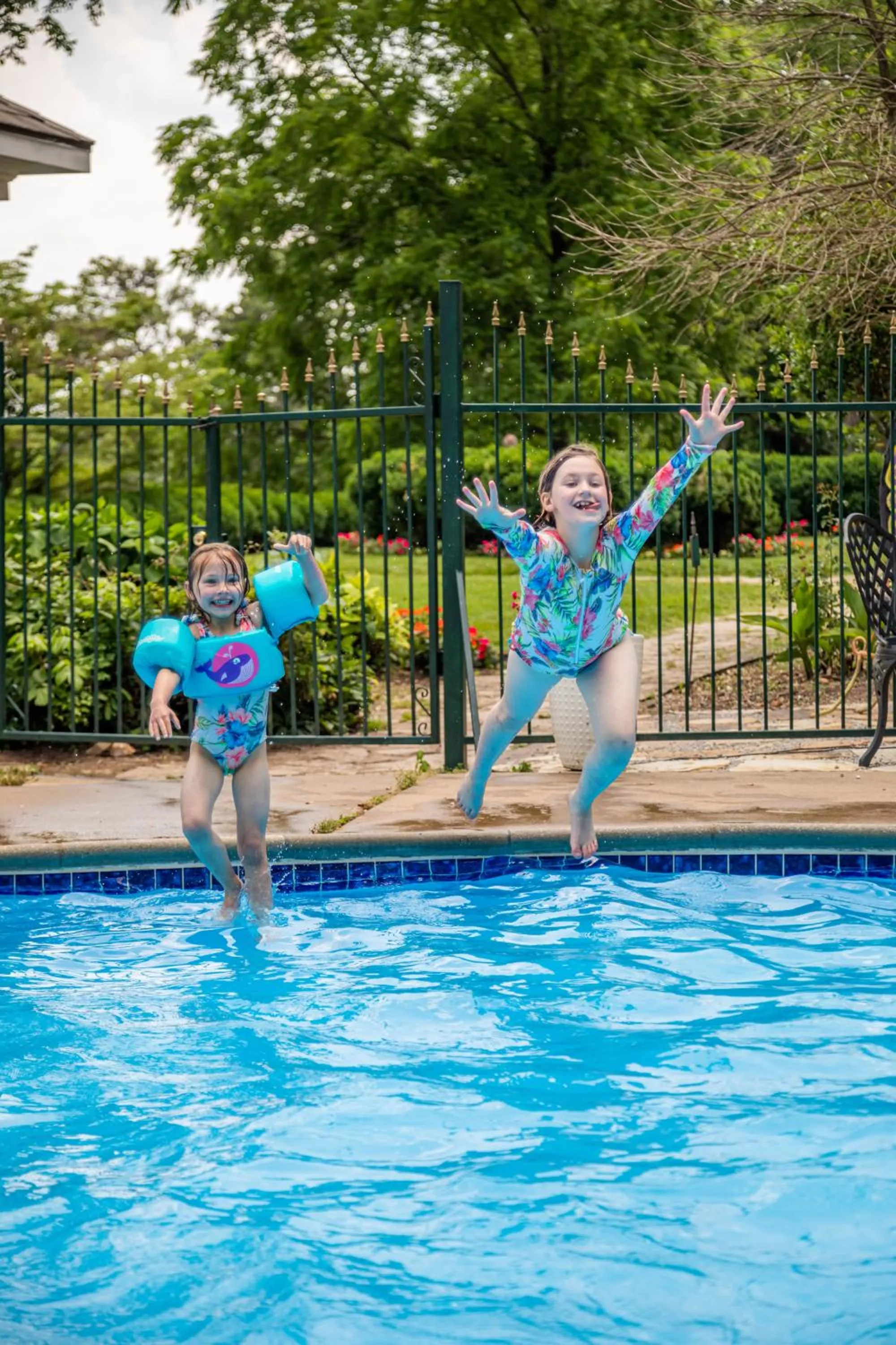 Swimming pool in 1886 Crescent Hotel and Spa
