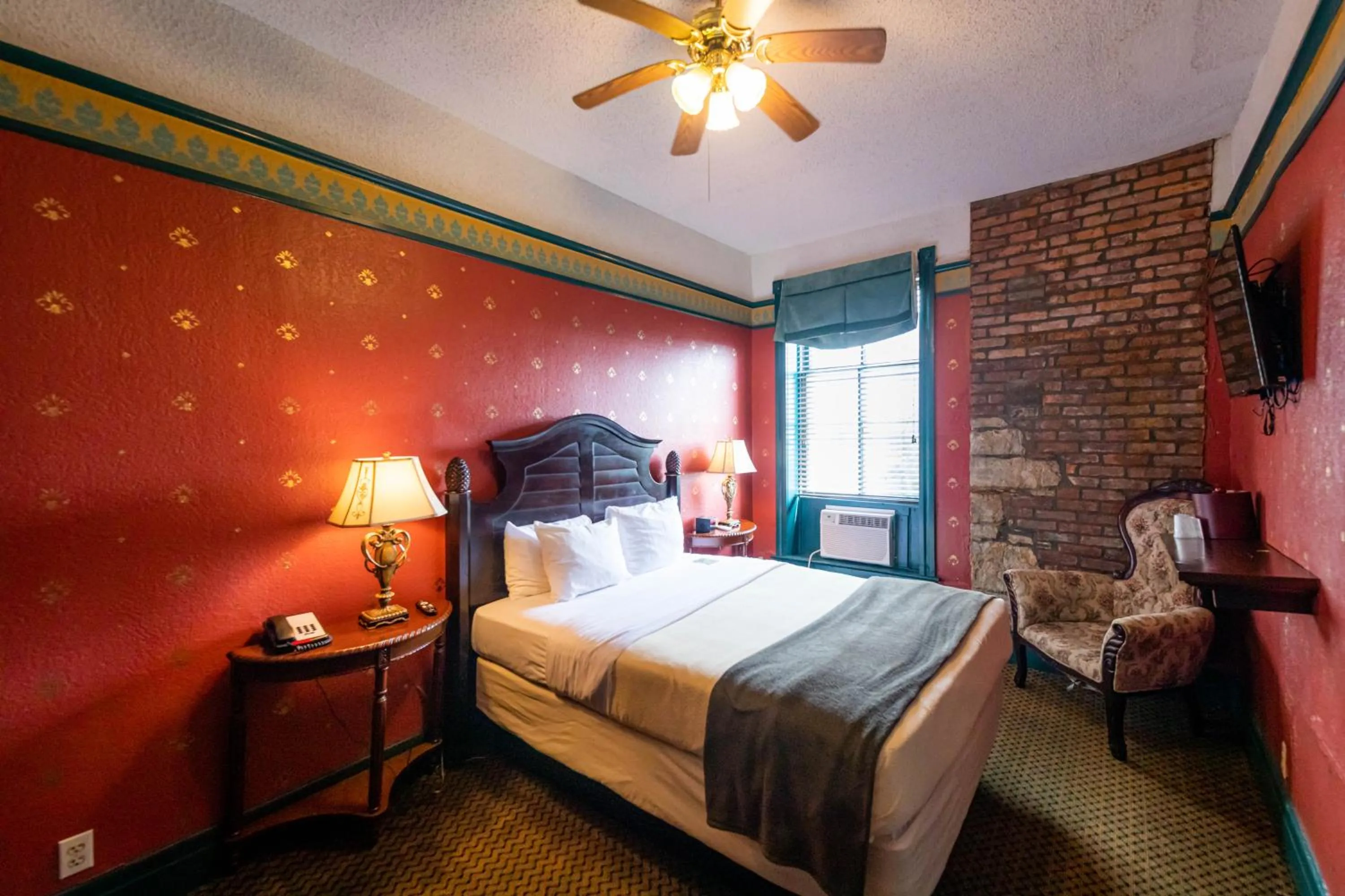 Bed in 1886 Crescent Hotel and Spa