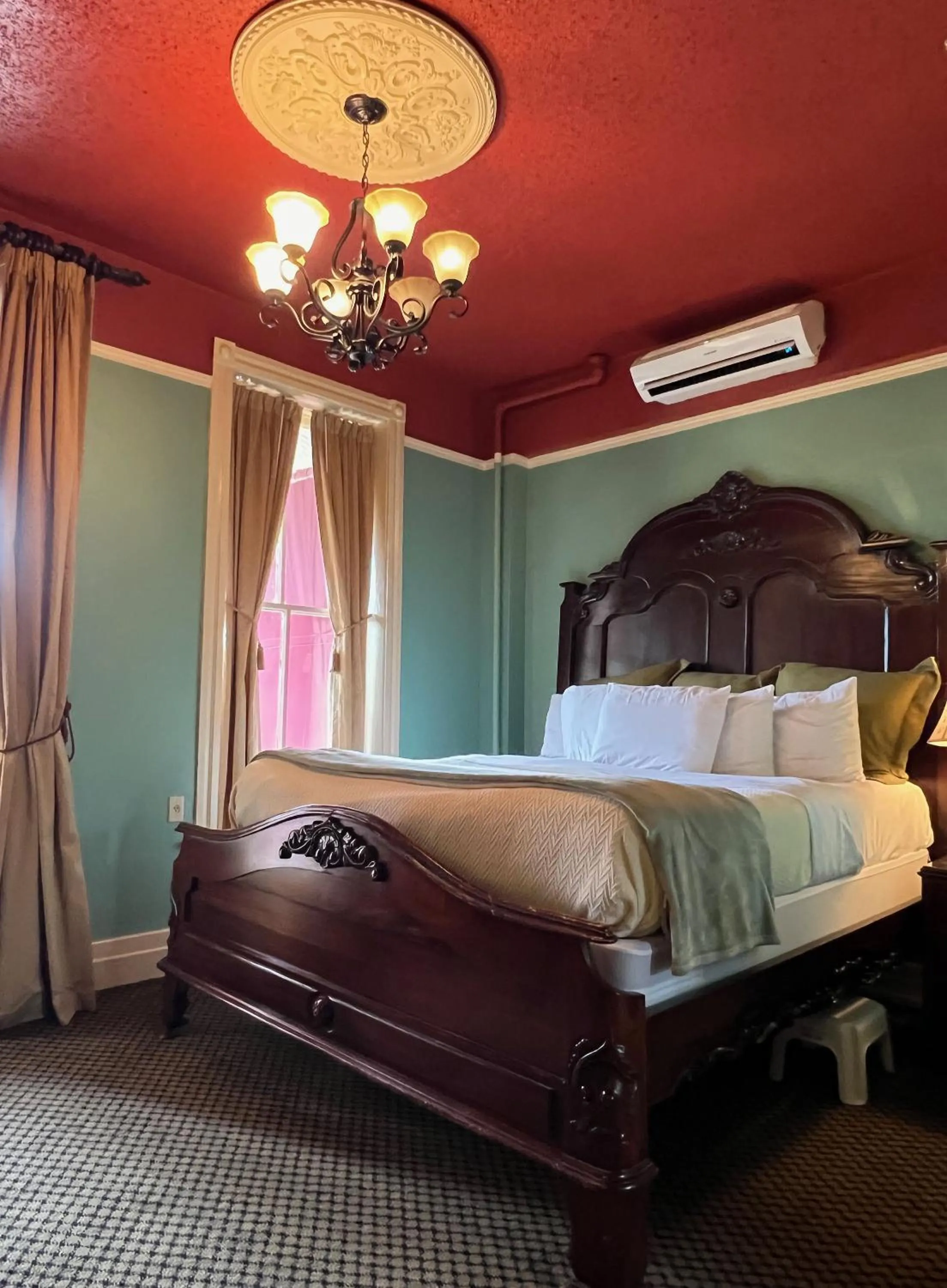 Bed in 1886 Crescent Hotel and Spa