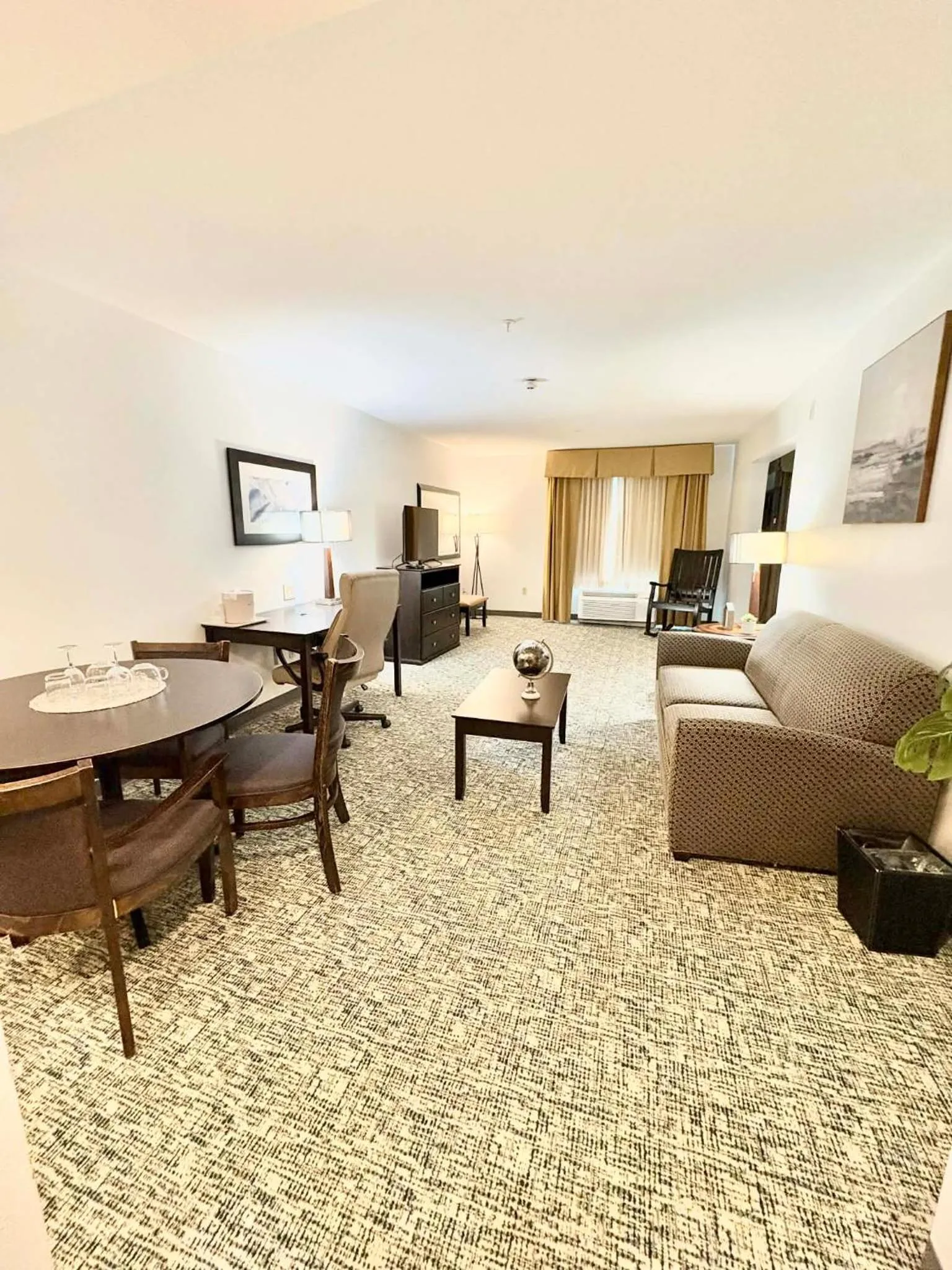 Bedroom in Wingate by Wyndham Houma