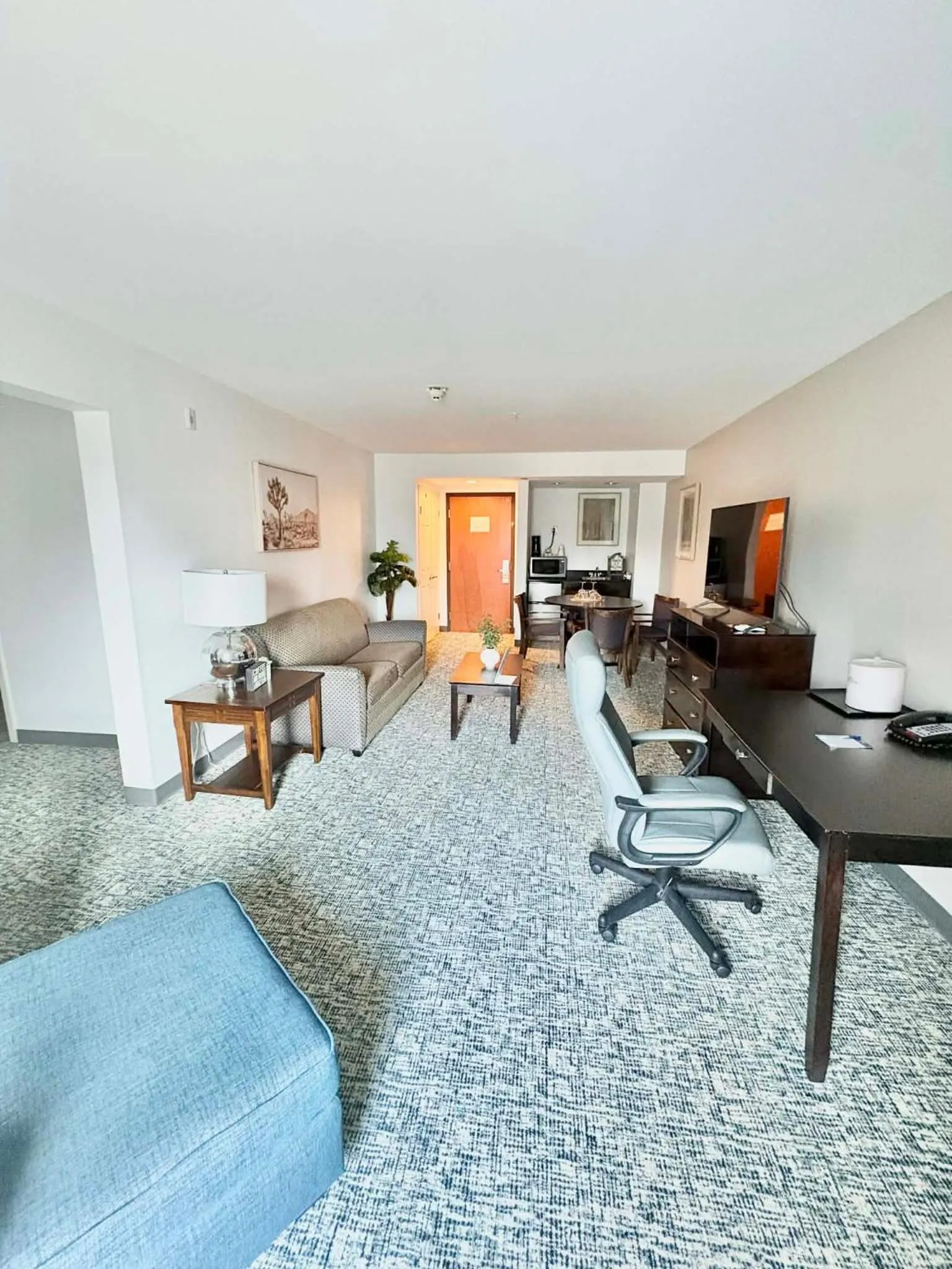 Seating area in Wingate by Wyndham Houma