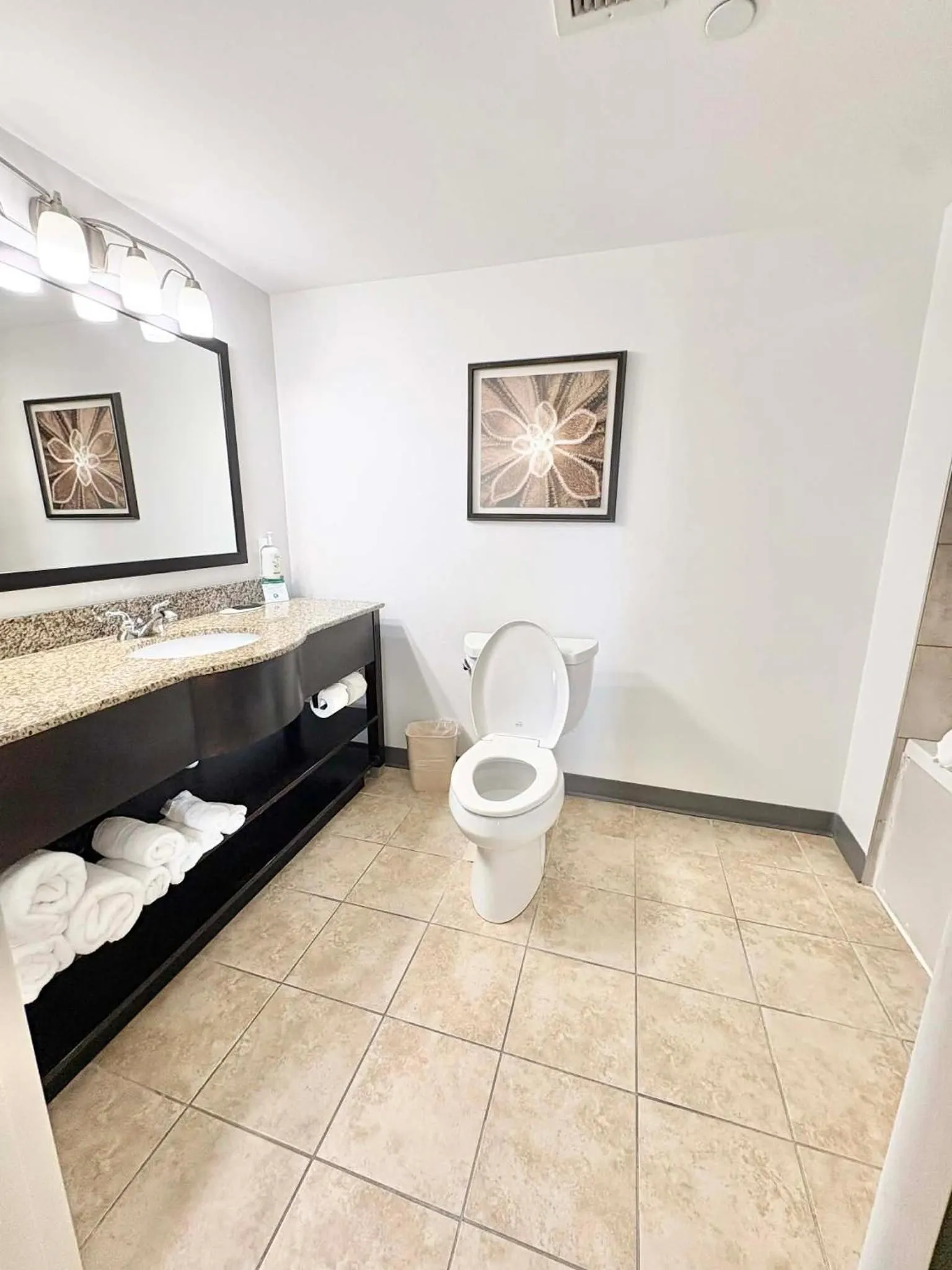 Bathroom in Wingate by Wyndham Houma