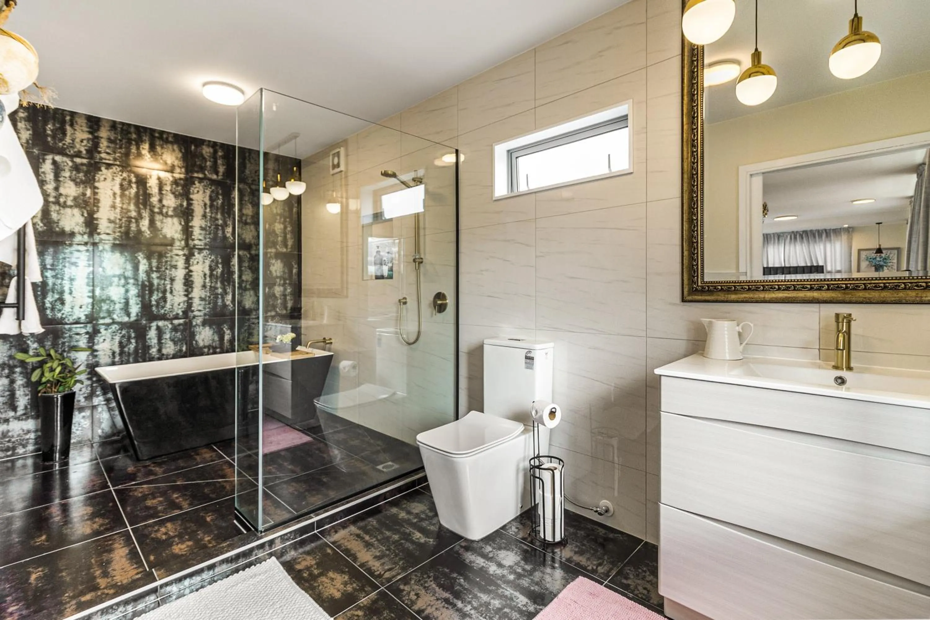Bathroom in The Bays Bed & Breakfast