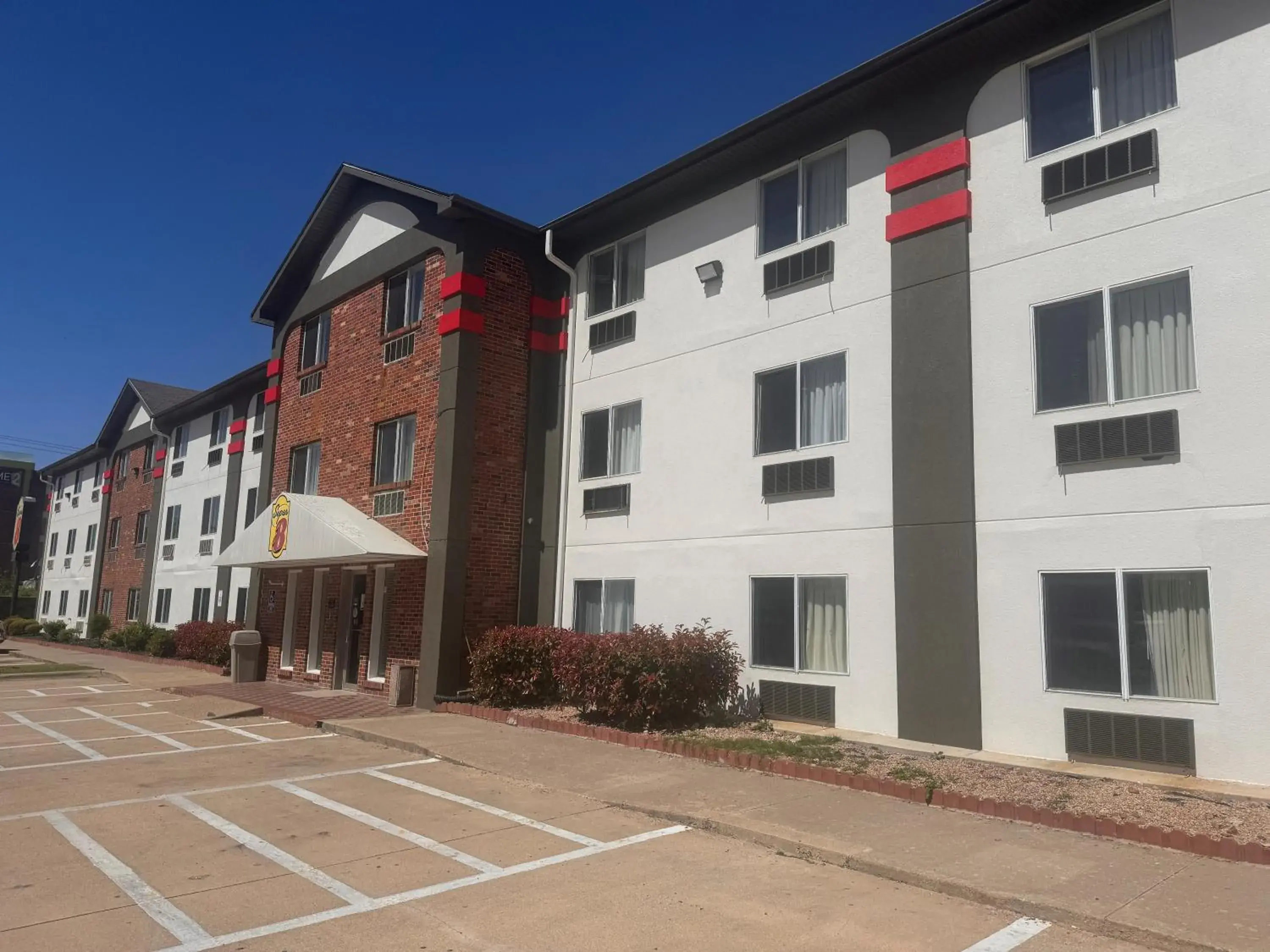 Property building in Super 8 by Wyndham College Station Property building in Super 8 by Wyndham College Station