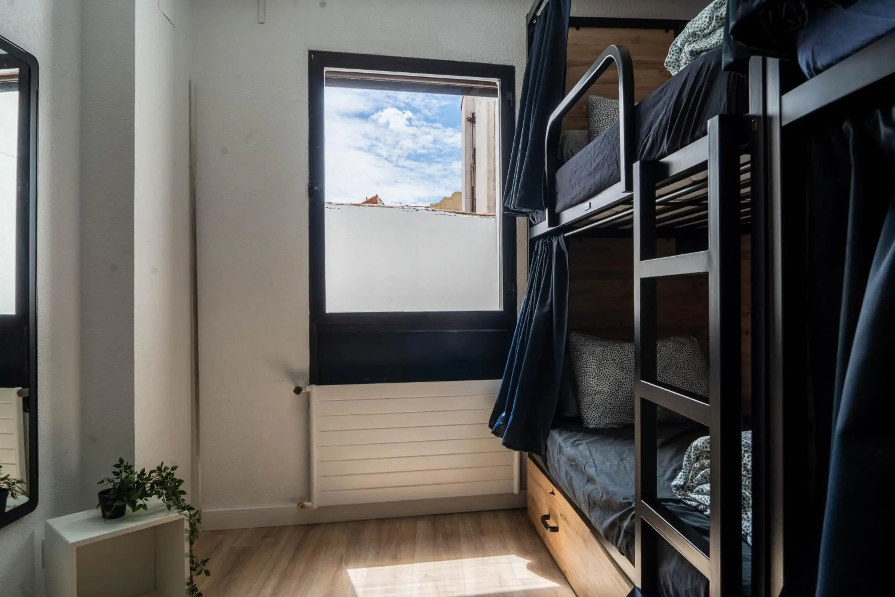 Bed in 4-Bed Mixed Dormitory Room in Onefam Madrid Bed in 4-Bed Mixed Dormitory Room in Onefam Madrid