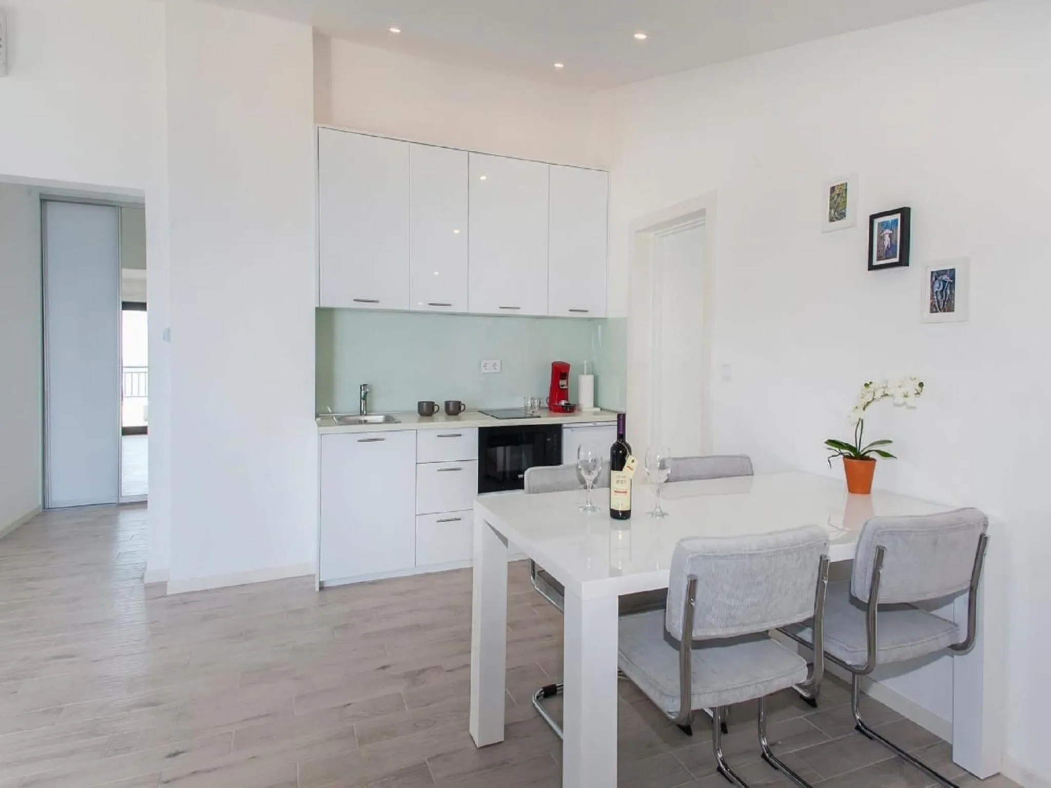 Kitchen or kitchenette in Villa Mona 2