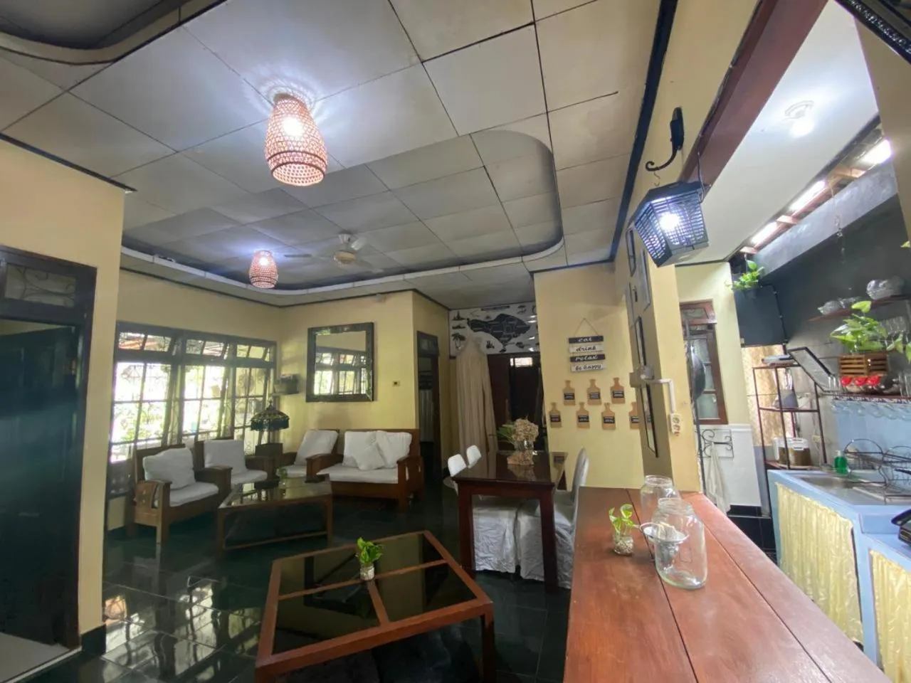Communal lounge/ TV room in Coliving Bali SWEET HOME Kost Lengkap di Tabanan Kota