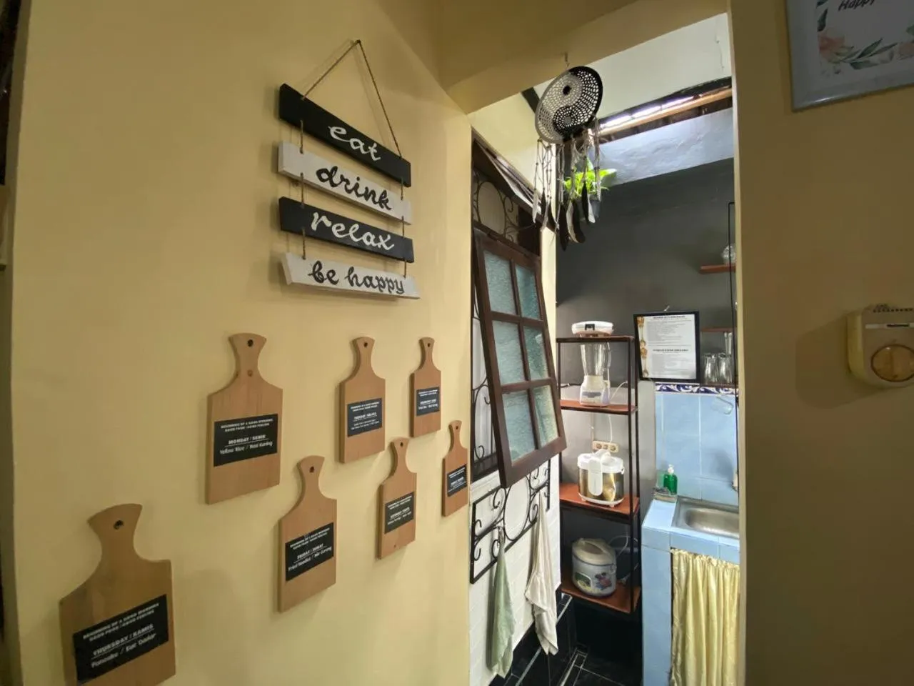 Kitchen or kitchenette in Coliving Bali SWEET HOME Kost Lengkap di Tabanan Kota