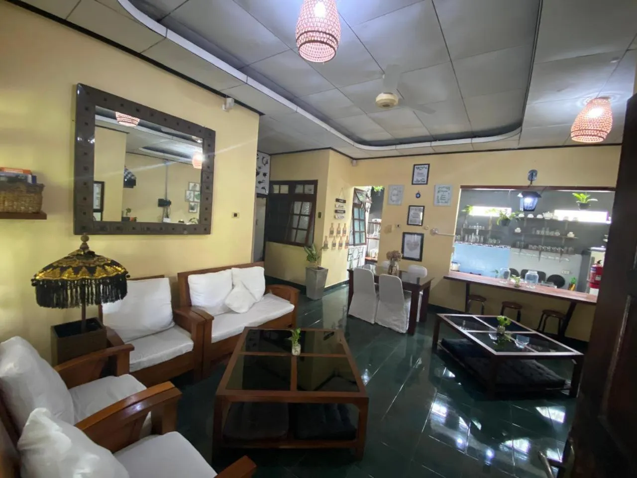 Communal lounge/ TV room in Coliving Bali SWEET HOME Kost Lengkap di Tabanan Kota