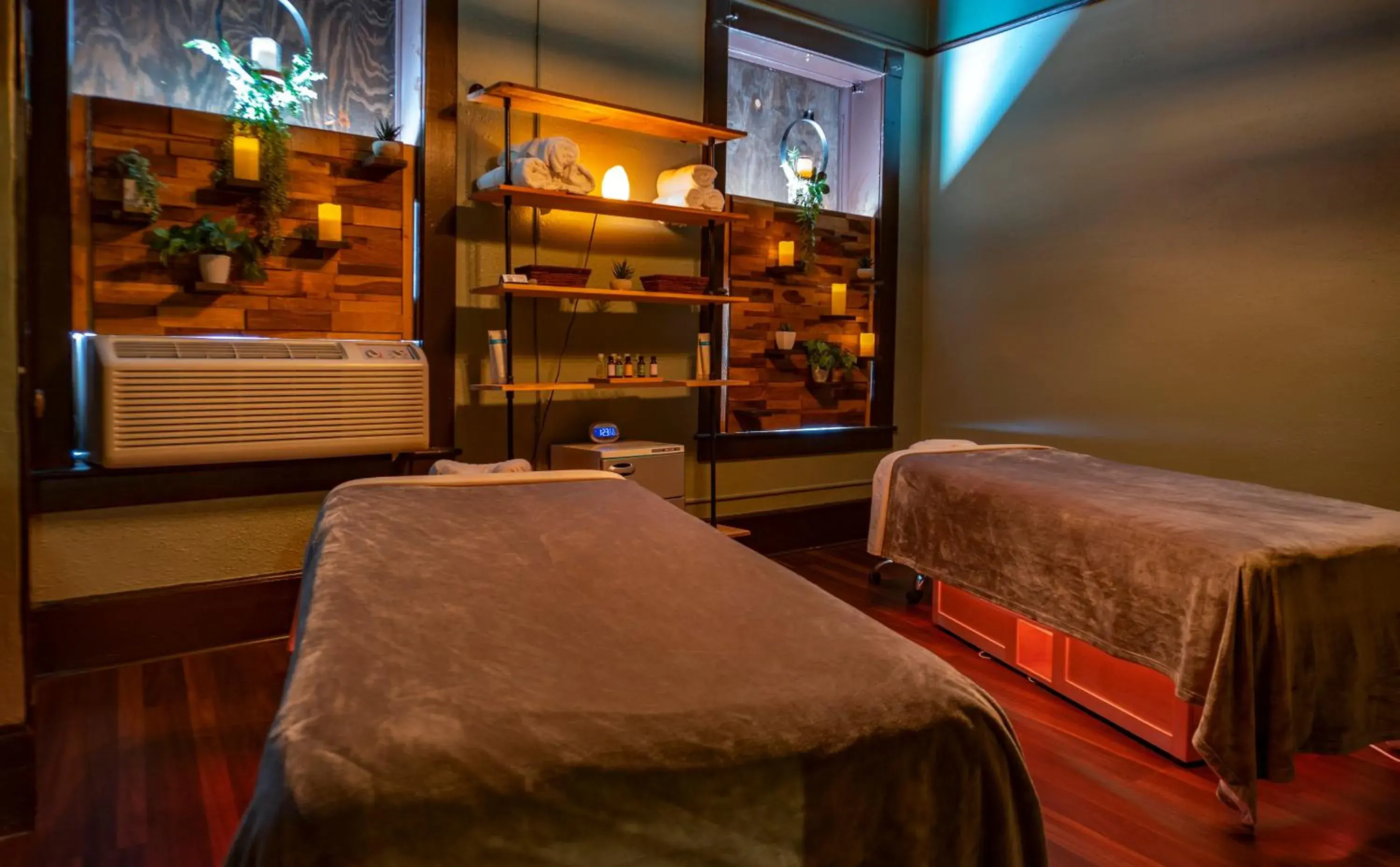 Bed in 1905 Basin Park Hotel Bed in 1905 Basin Park Hotel