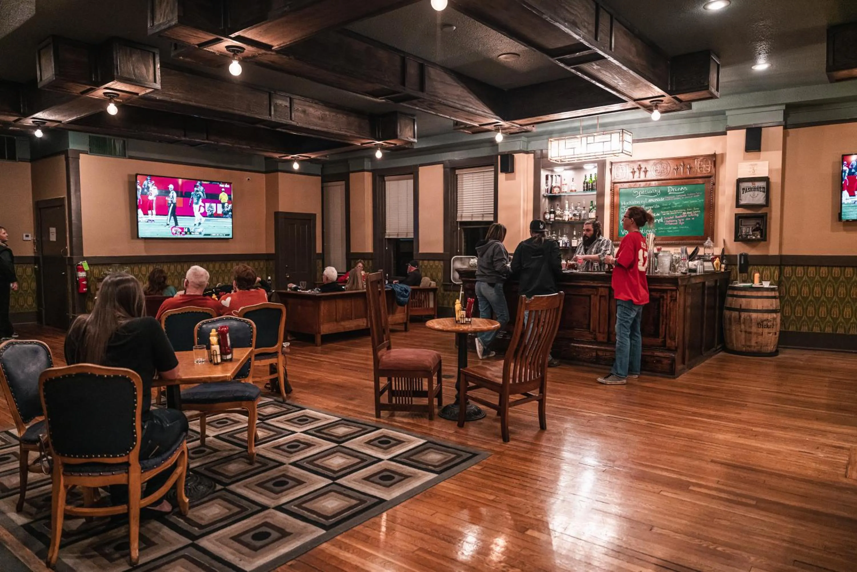 Restaurant/places to eat in 1905 Basin Park Hotel