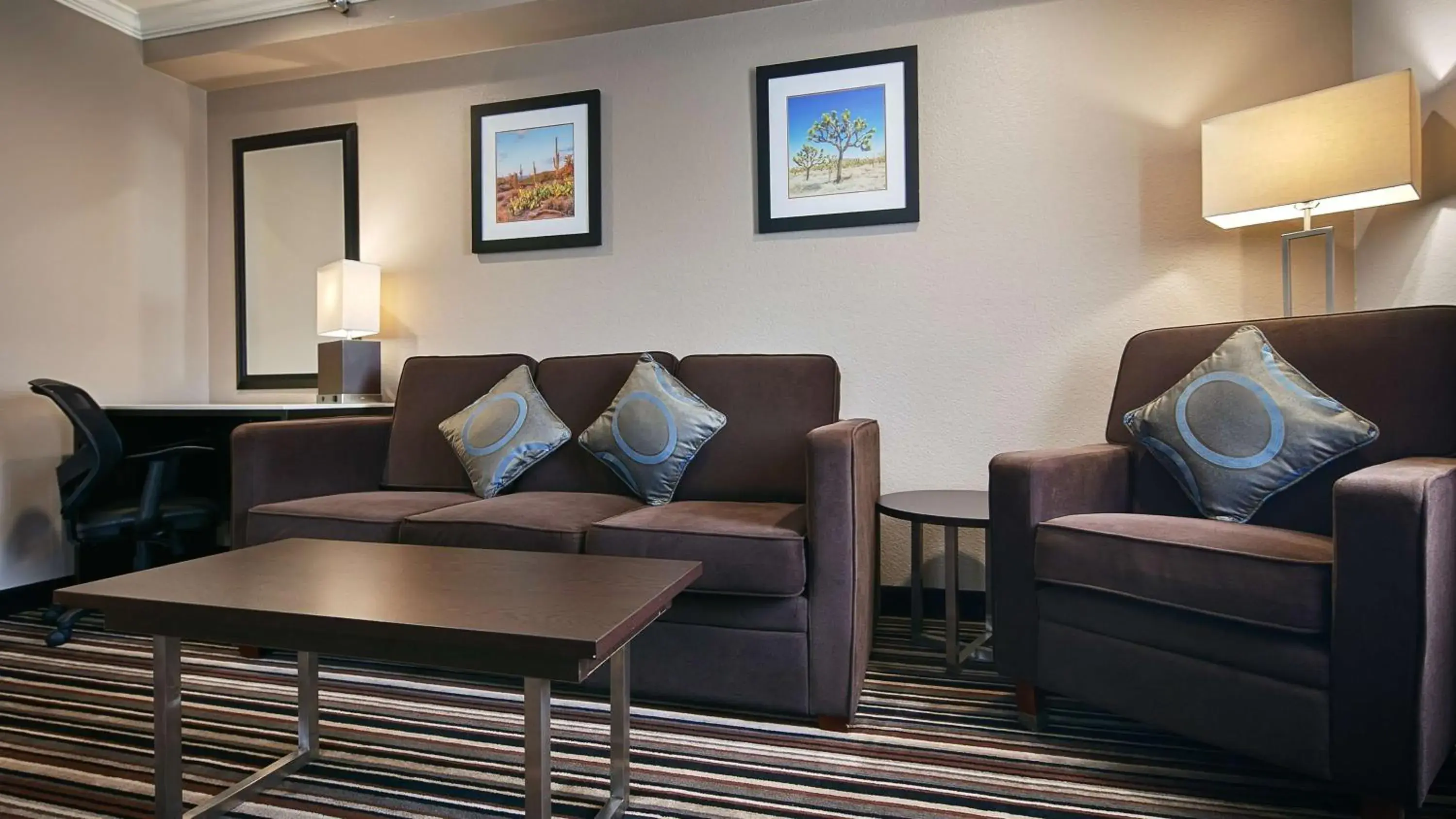 Photo of the whole room in Best Western Plus Diamond Valley Inn Photo of the whole room in Best Western Plus Diamond Valley Inn