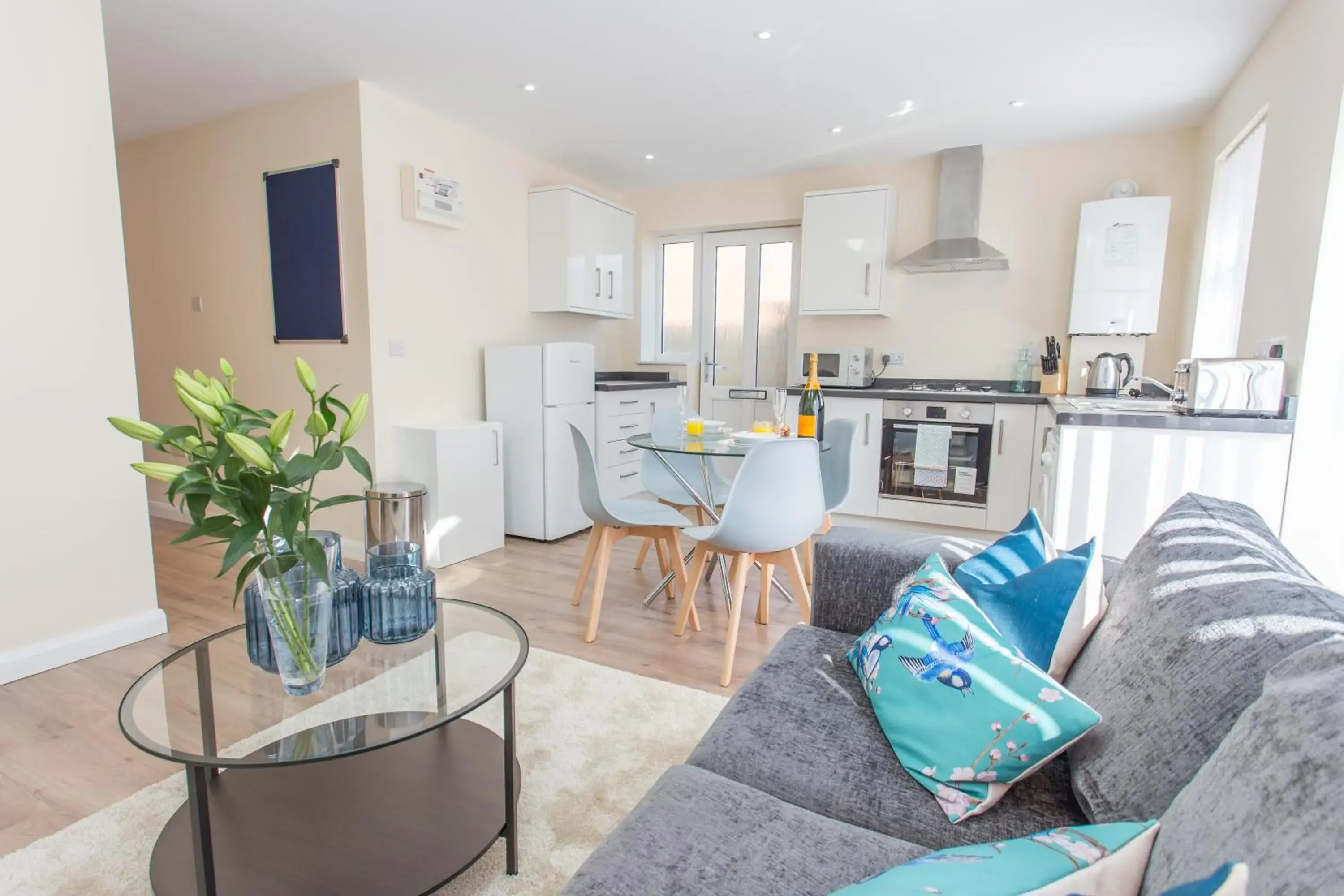 Spacious Comfortable 2 Bed Apartments in Oxford, Free Parking, OX2 Easy Access to City Centre & Hospitals Spacious Comfortable 2 Bed Apartments in Oxford, Free Parking, OX2 Easy Access to City Centre & Hospitals