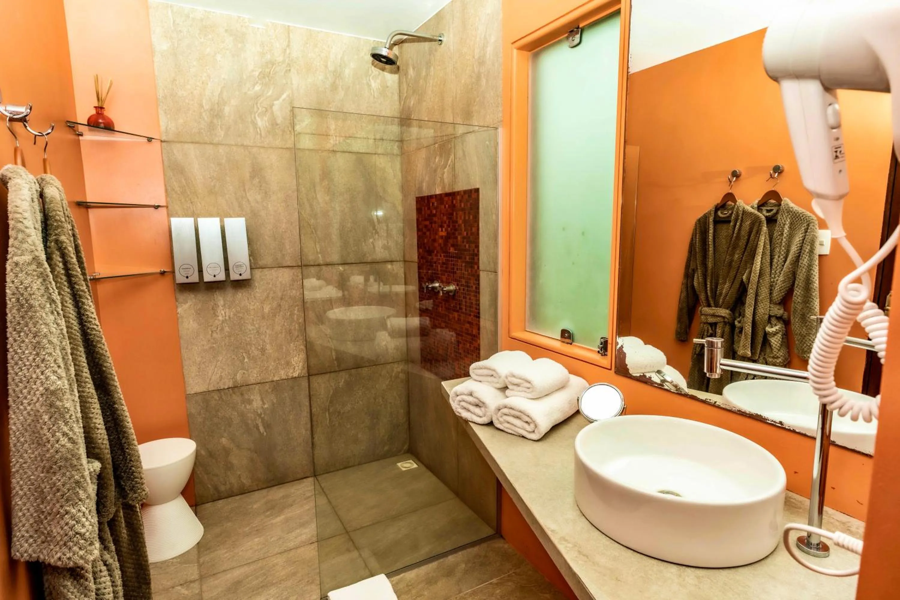 Shower in Villa Côté Sud Pousada De Charme - Pé na Areia