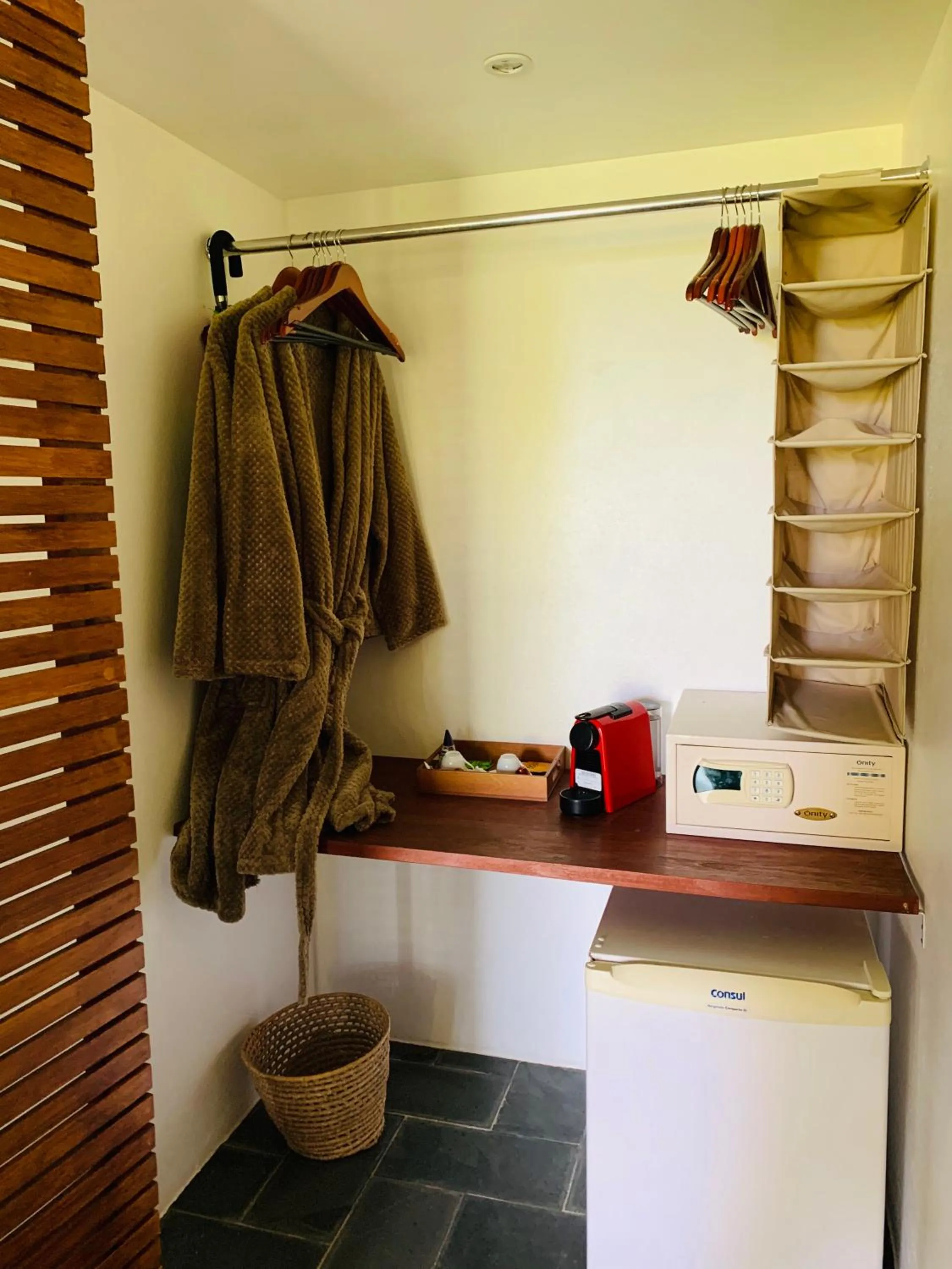 wardrobe in Villa Côté Sud Pousada De Charme - Pé na Areia