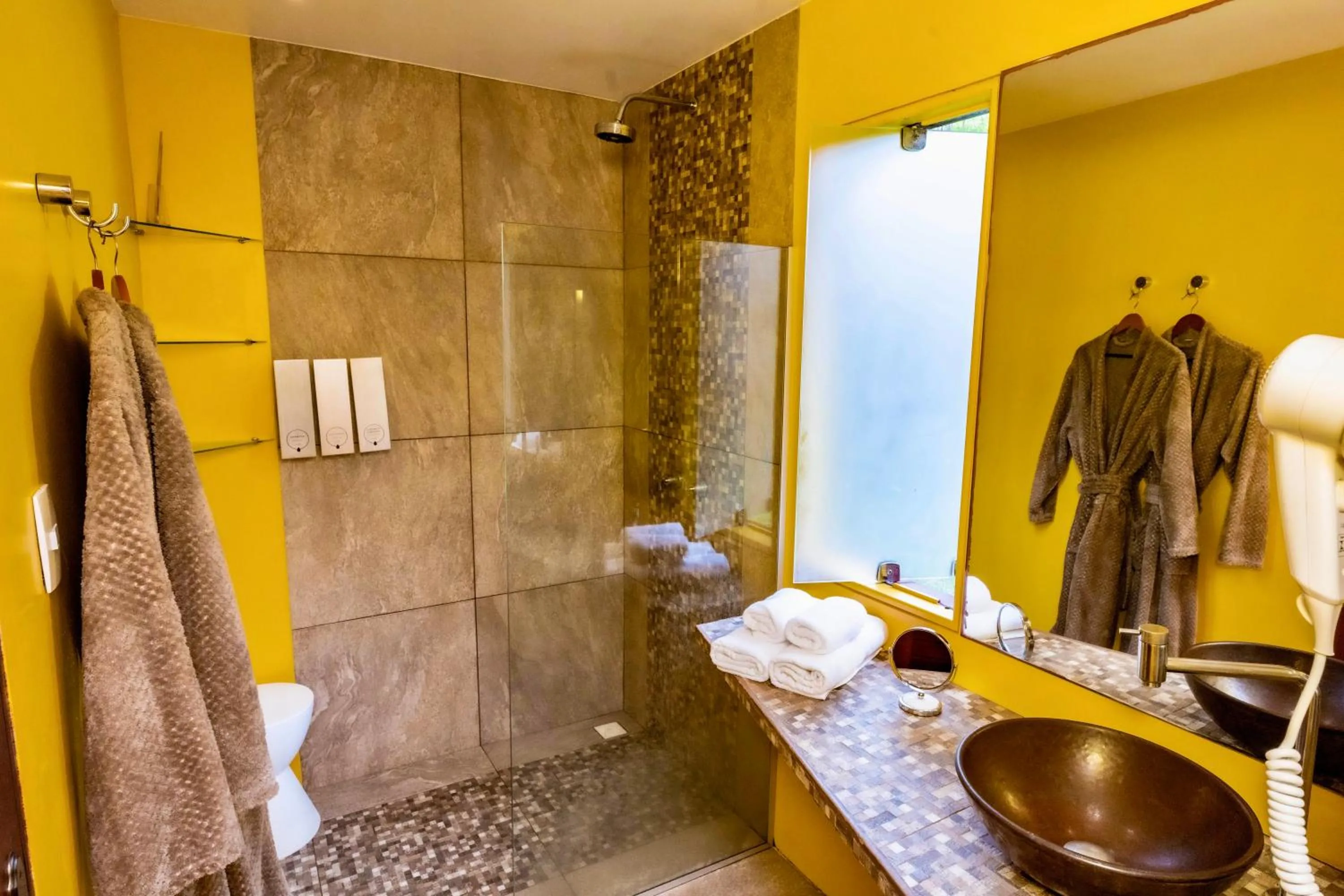 Shower in Villa Côté Sud Pousada De Charme - Pé na Areia