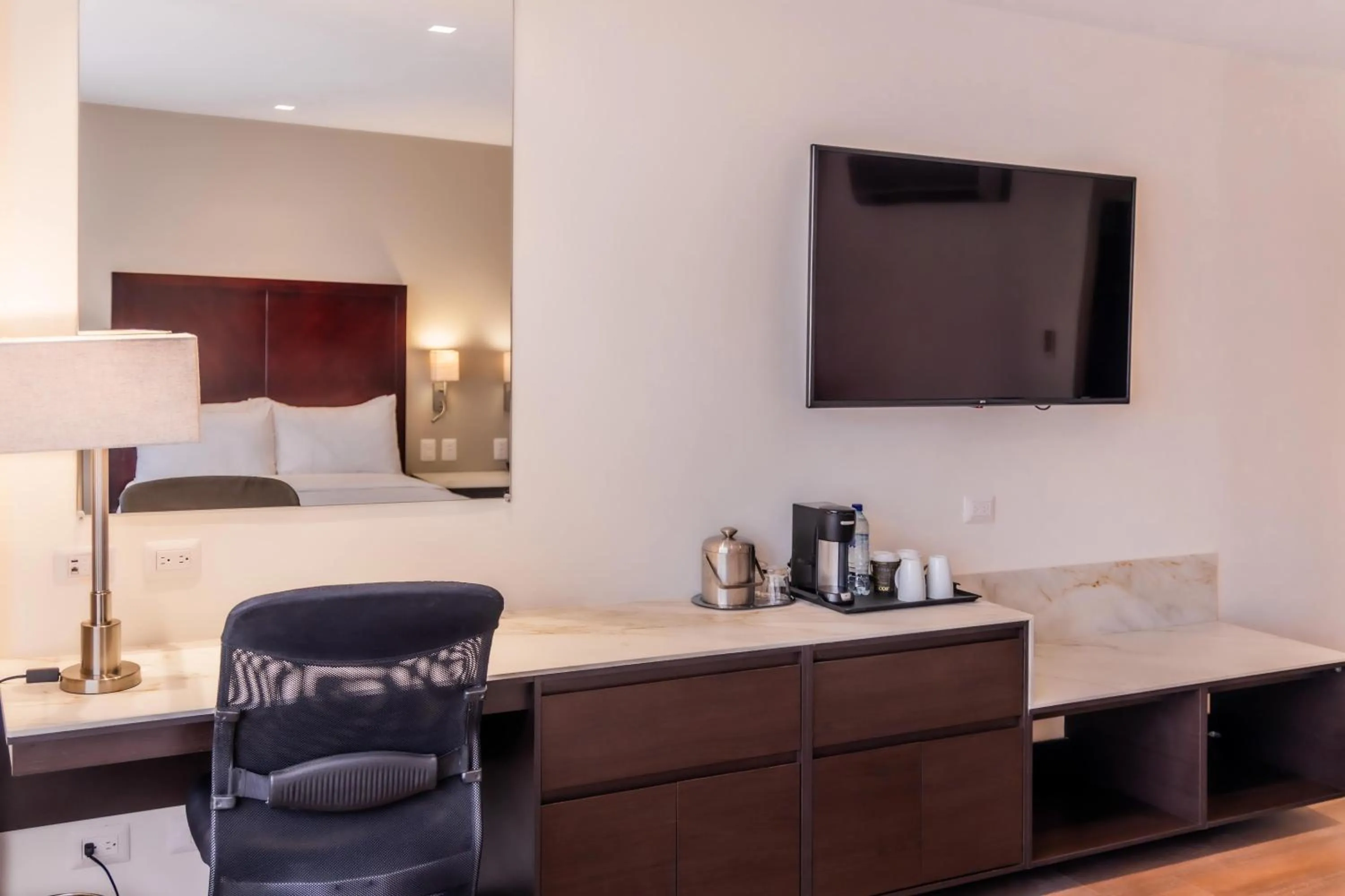 TV and multimedia in Hotel Biltmore