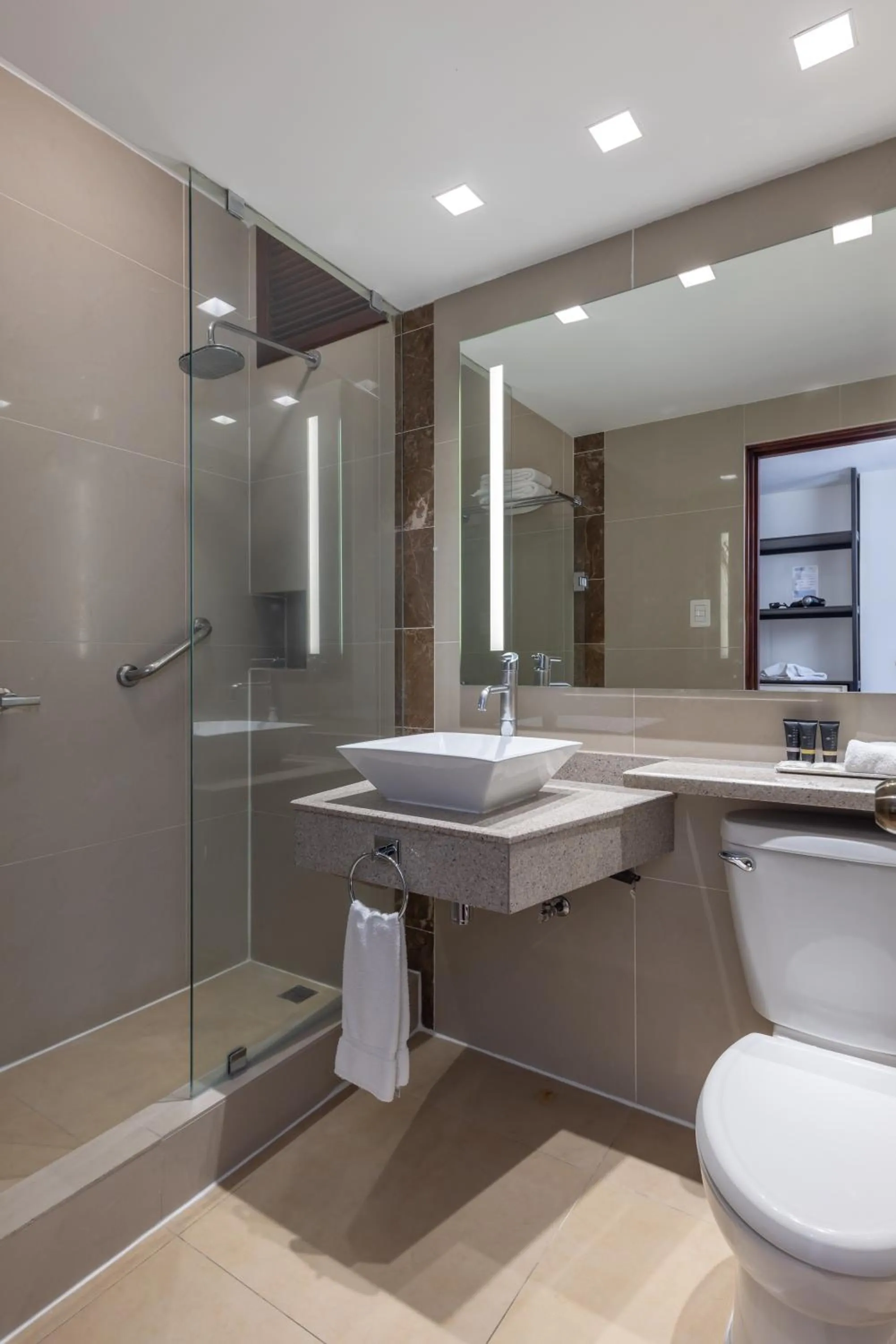 Shower in Hotel Biltmore