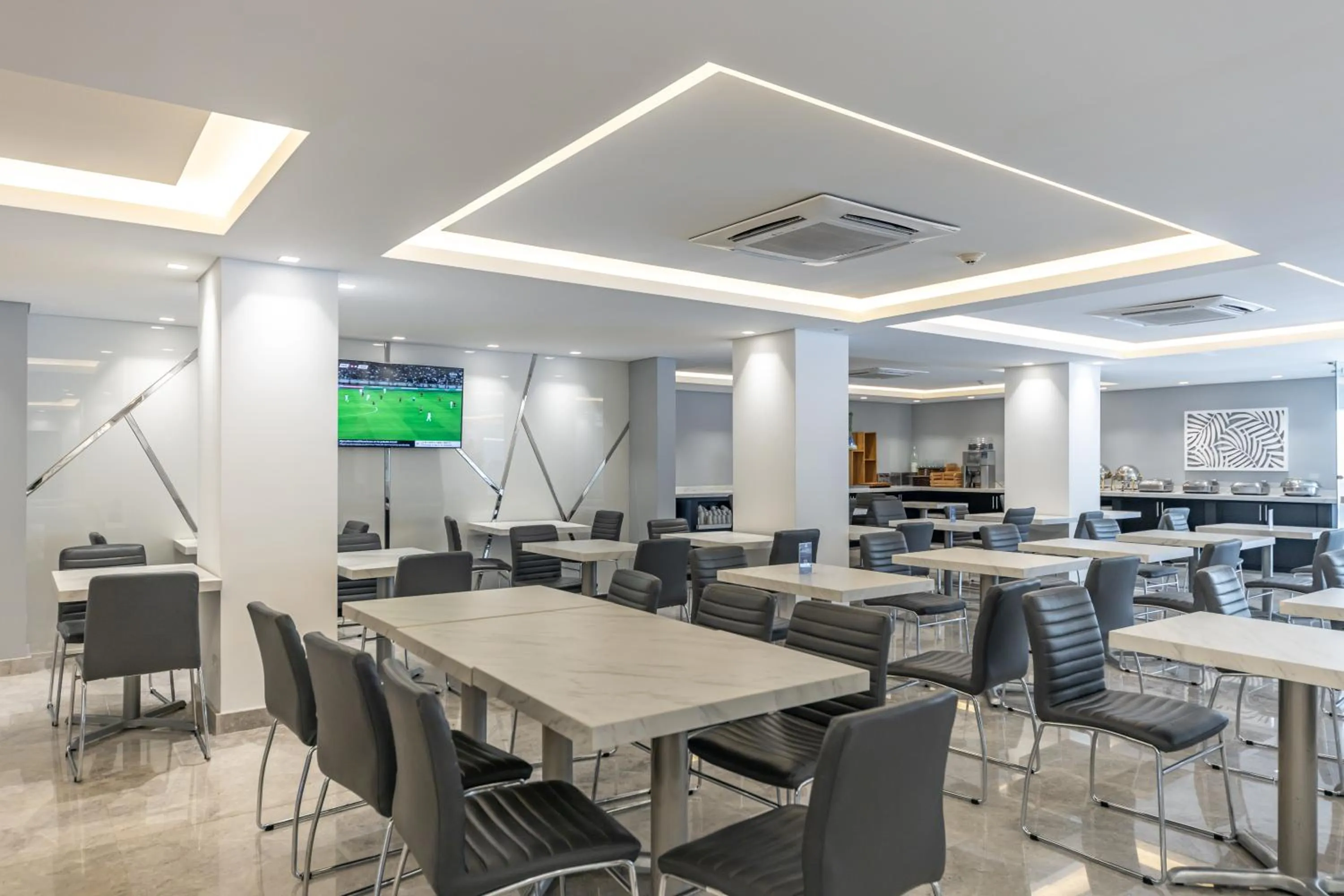 Restaurant/places to eat in Hotel Biltmore